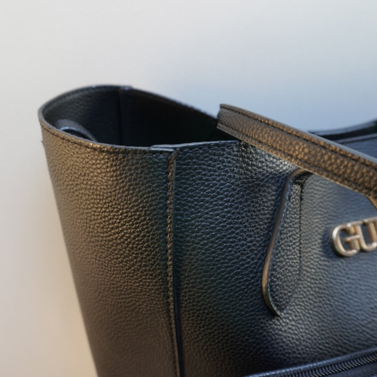 Bolso Baguette Guess para Mujer Usado - Negro