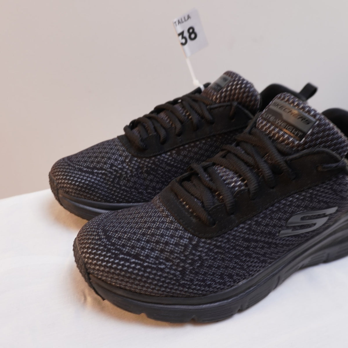 Zapatillas Skechers para Mujer Usadas - Negro, 38