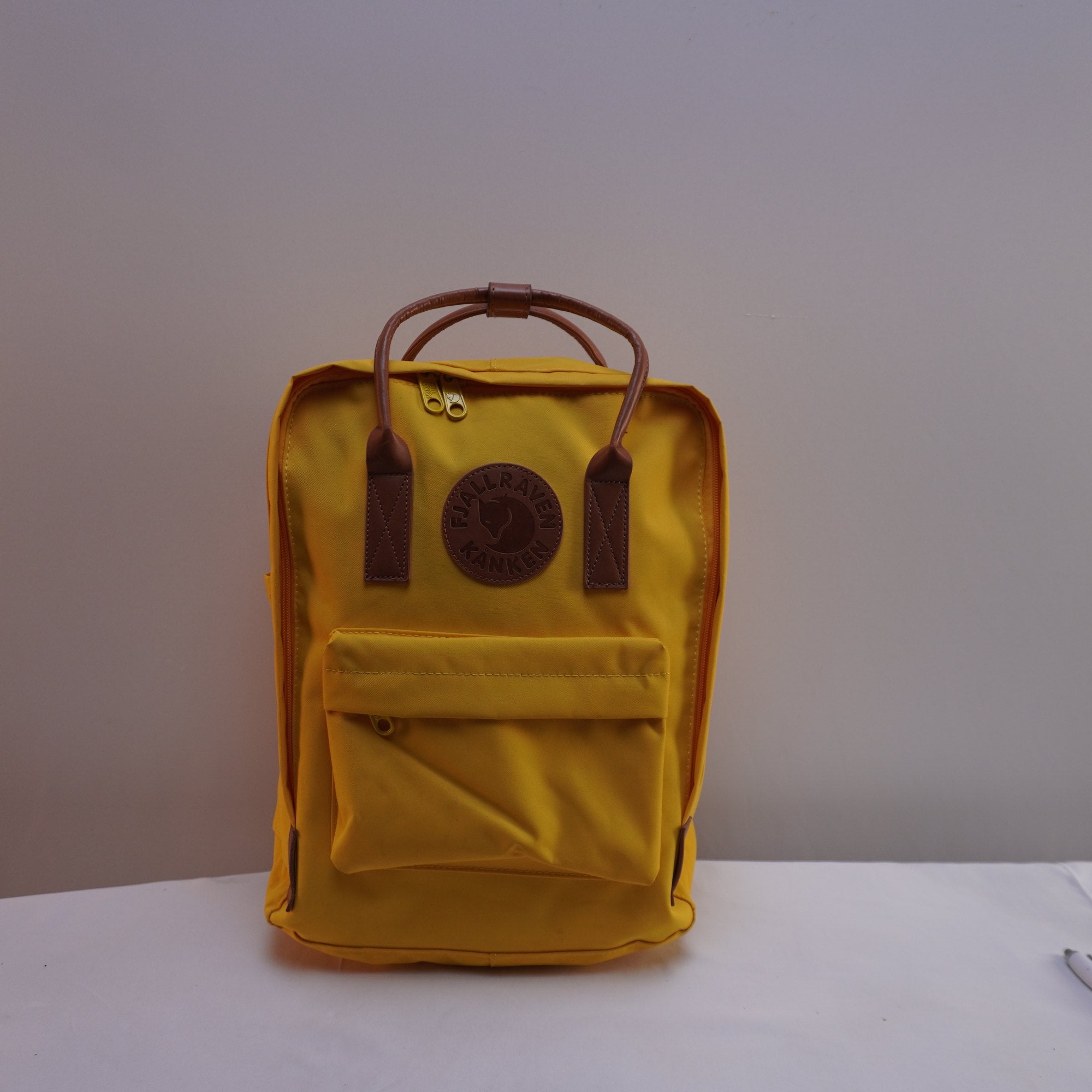 Mochila Escolar Fjallraven para Mujeres Usada - Amarillo