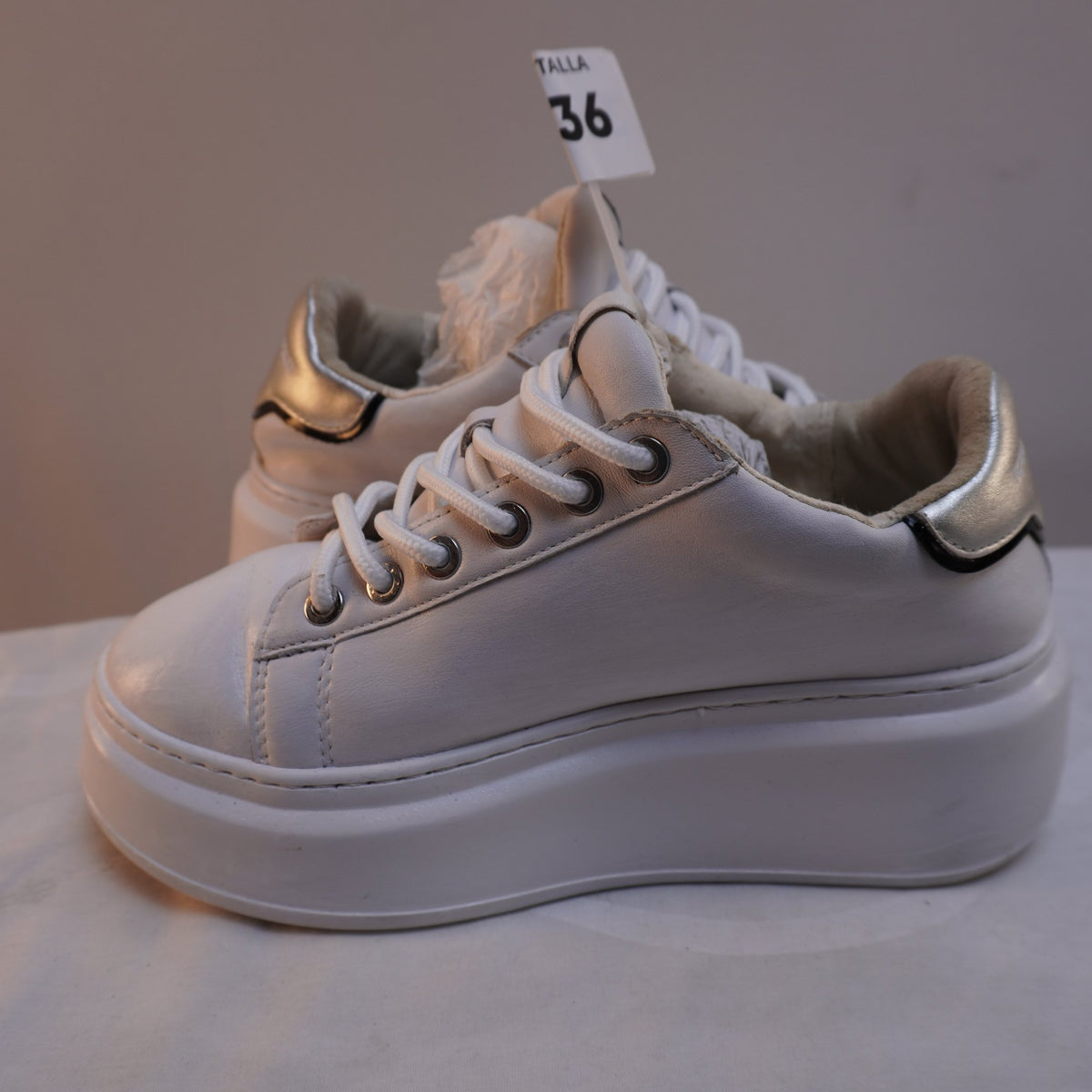 Zapatillas Karl Lagerfeld para Mujer Usadas - Blancas, Talla 36
