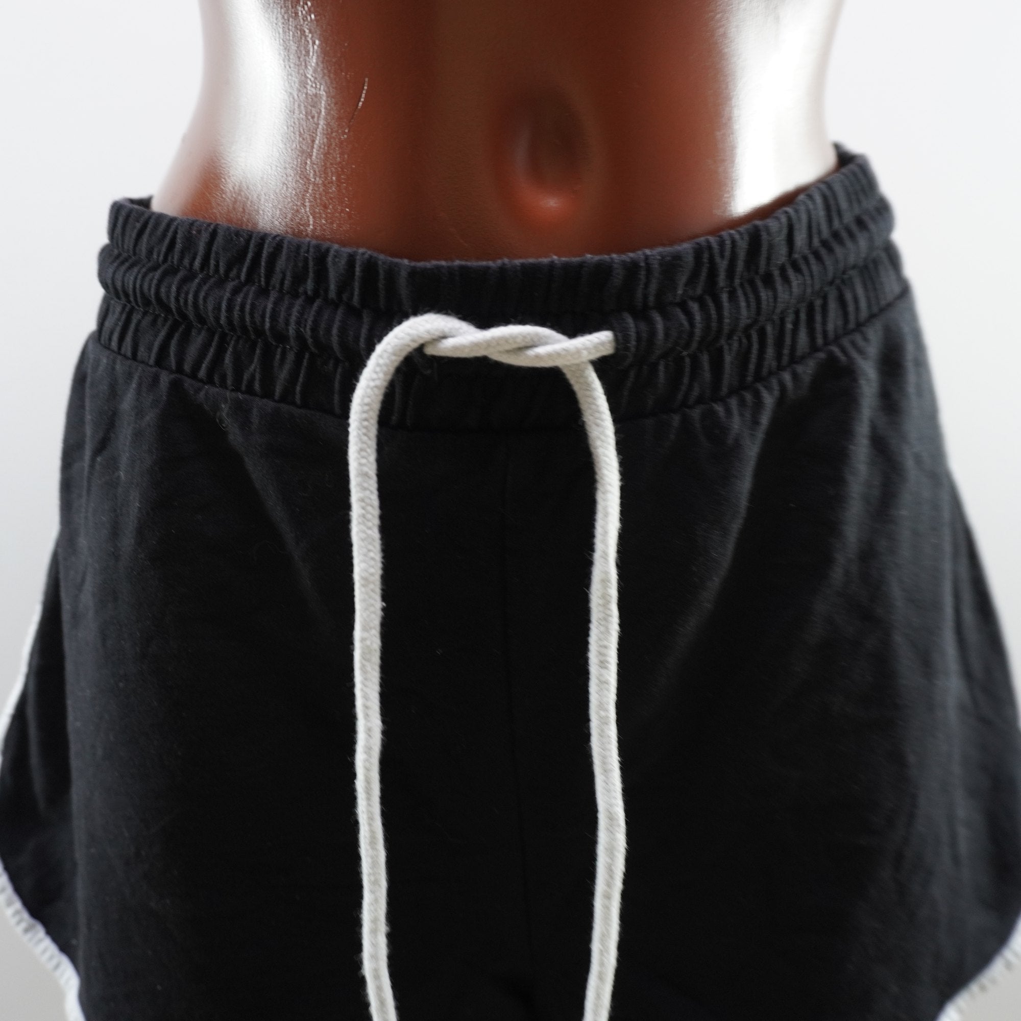 Bermudas Monkl para Mujer Usadas - Negros, L