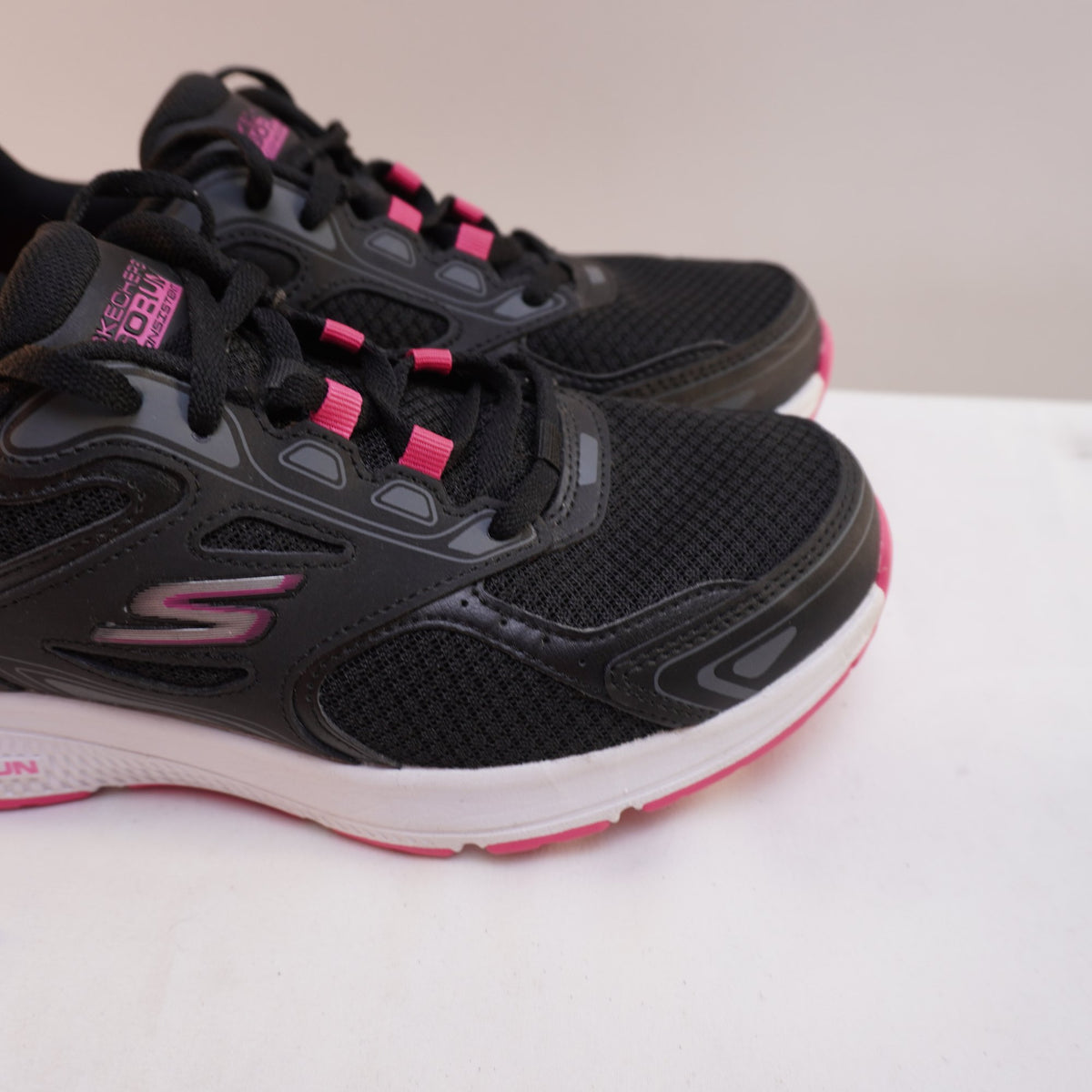 Zapatillas Skechers para Mujer Usadas - Negro, Talla 39