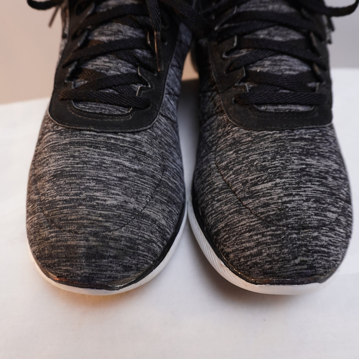 Zapatillas Skechers para Mujer Usadas - Gris, Talla 39