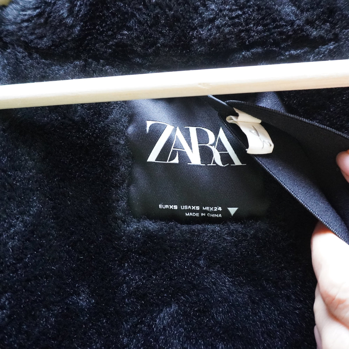 Parka Zara para Mujer Usada - Negra, XS