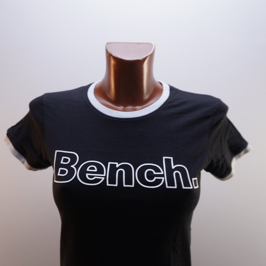 Camiseta de Manga Corta Bench para Mujer Usada - Negra, Mediana (M)