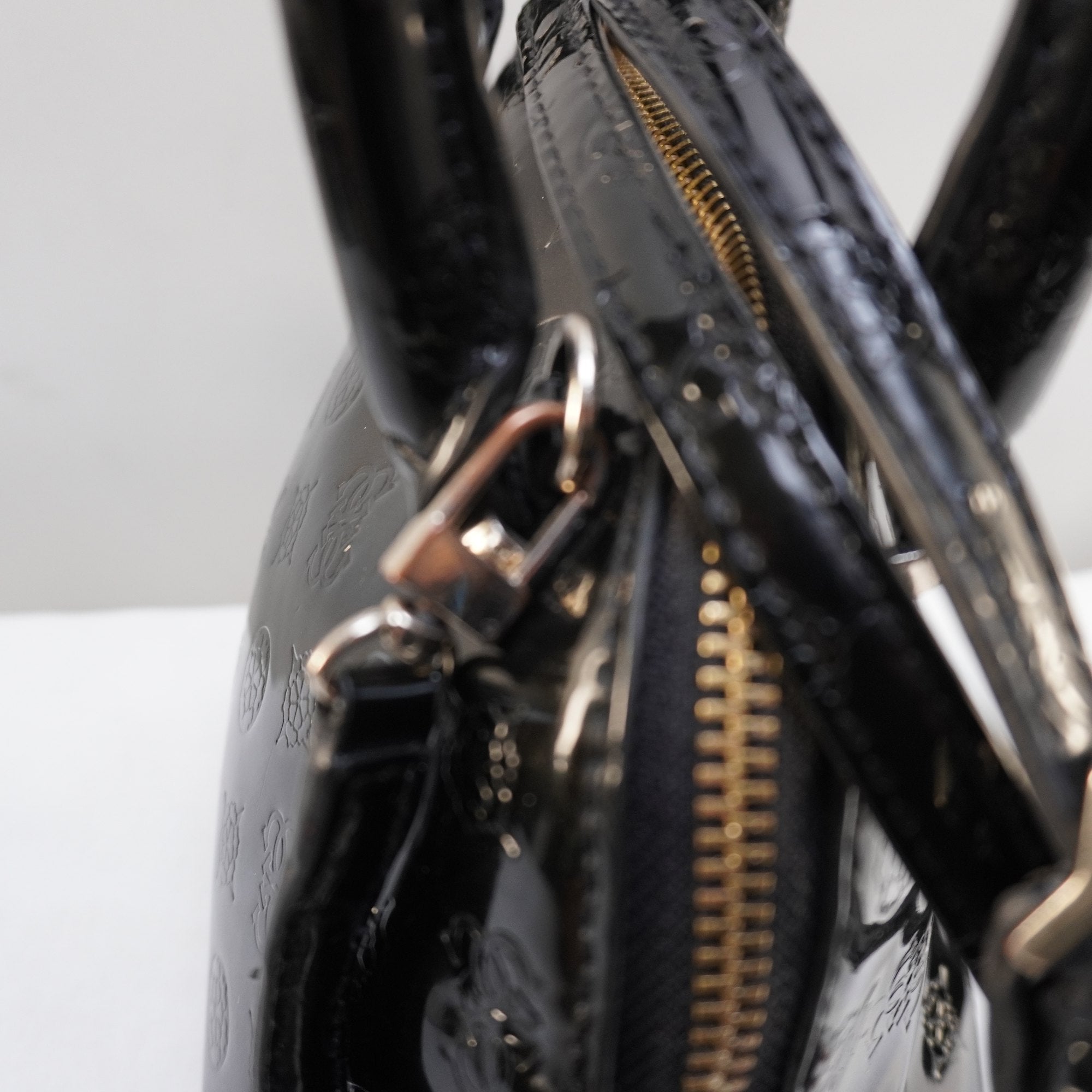 Bolso Baguette Guess para Mujer Usado - Negro en Muy Buen Estado