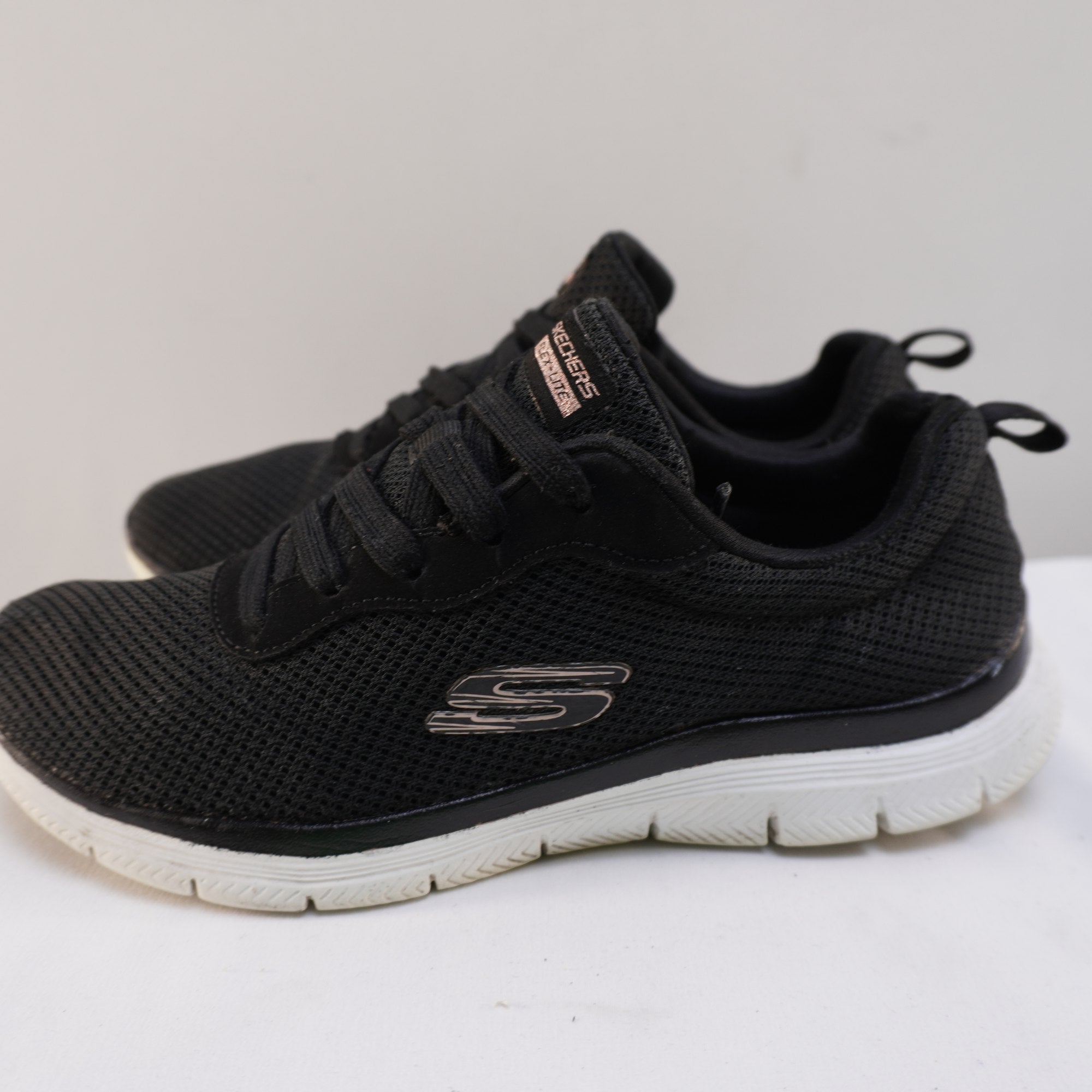 Zapatillas Skechers para Mujer Usadas - Negro, Talla 38