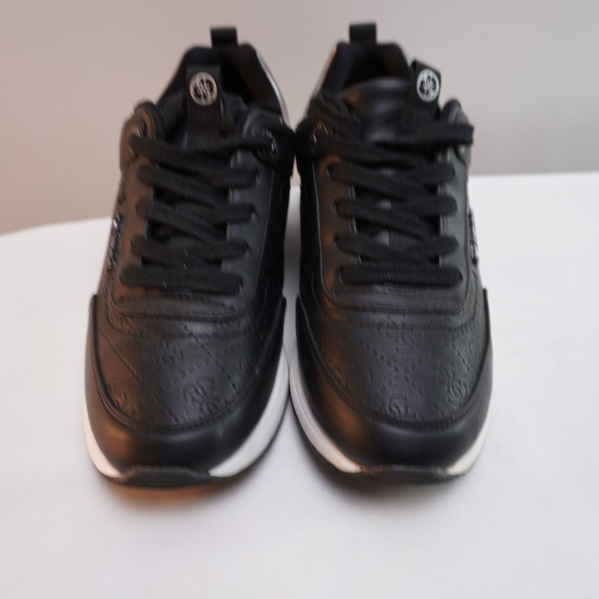 Zapatillas Guess para Mujer Usadas - Negros, Talla 37