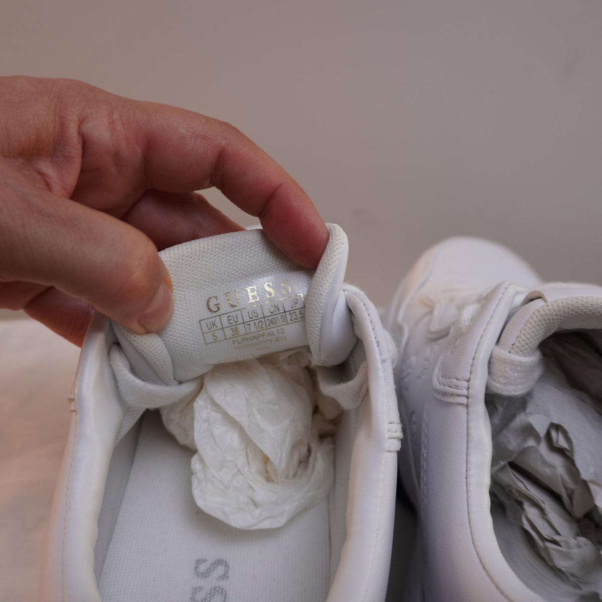 Zapatillas Guess para Mujer Nuevas - Blancas, Talla 38