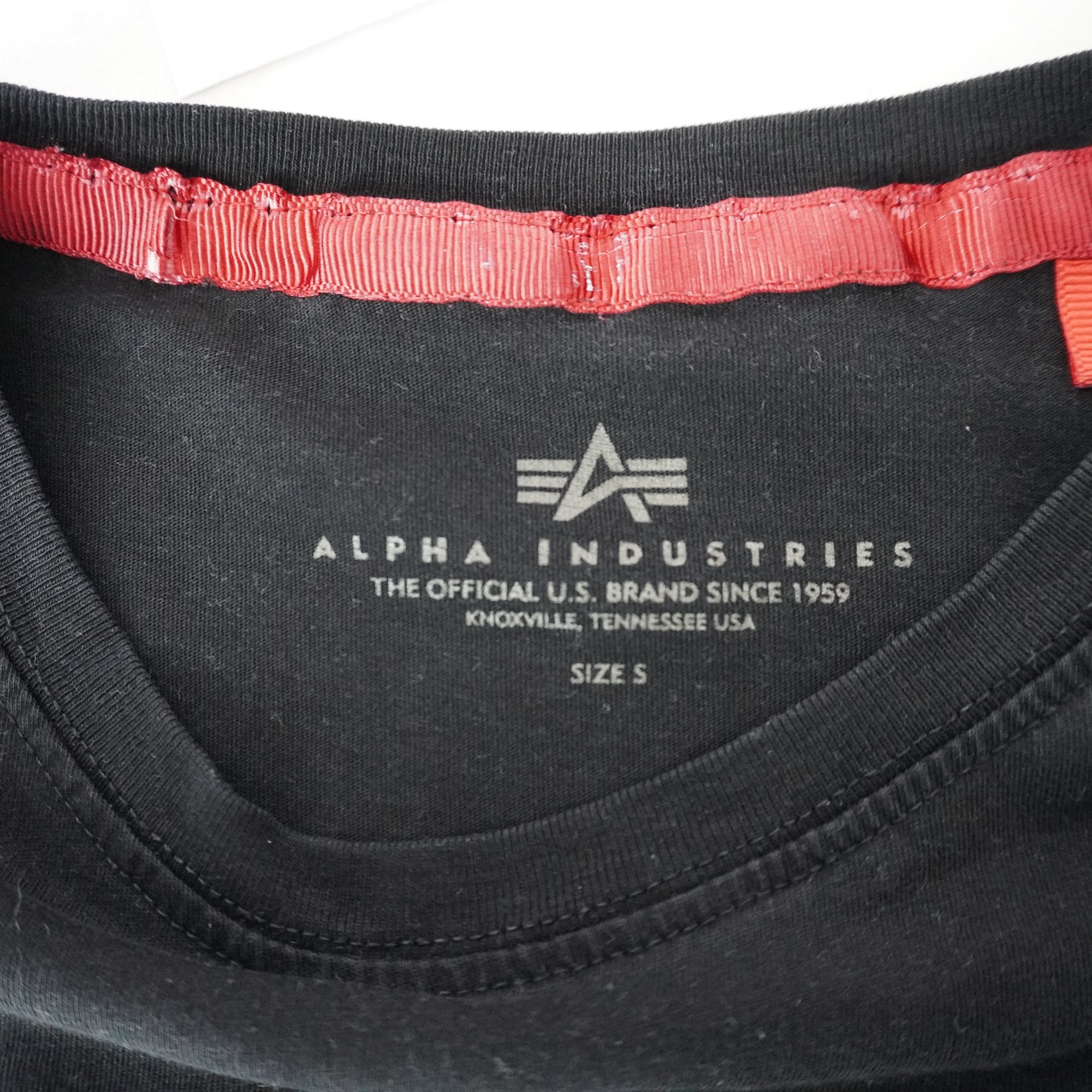 Camiseta de Manga Corta Alpha Industries para Mujer - Negra, S, Usada en Muy Buen Estado