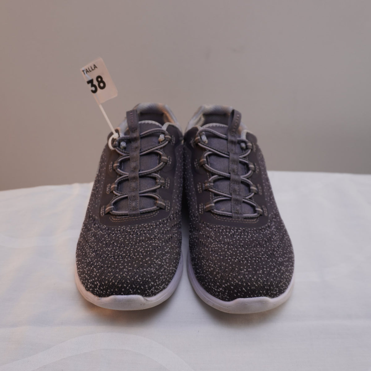 Zapatillas Skechers para Mujer Grises - Talla 38, Usadas en Muy Buen Estado