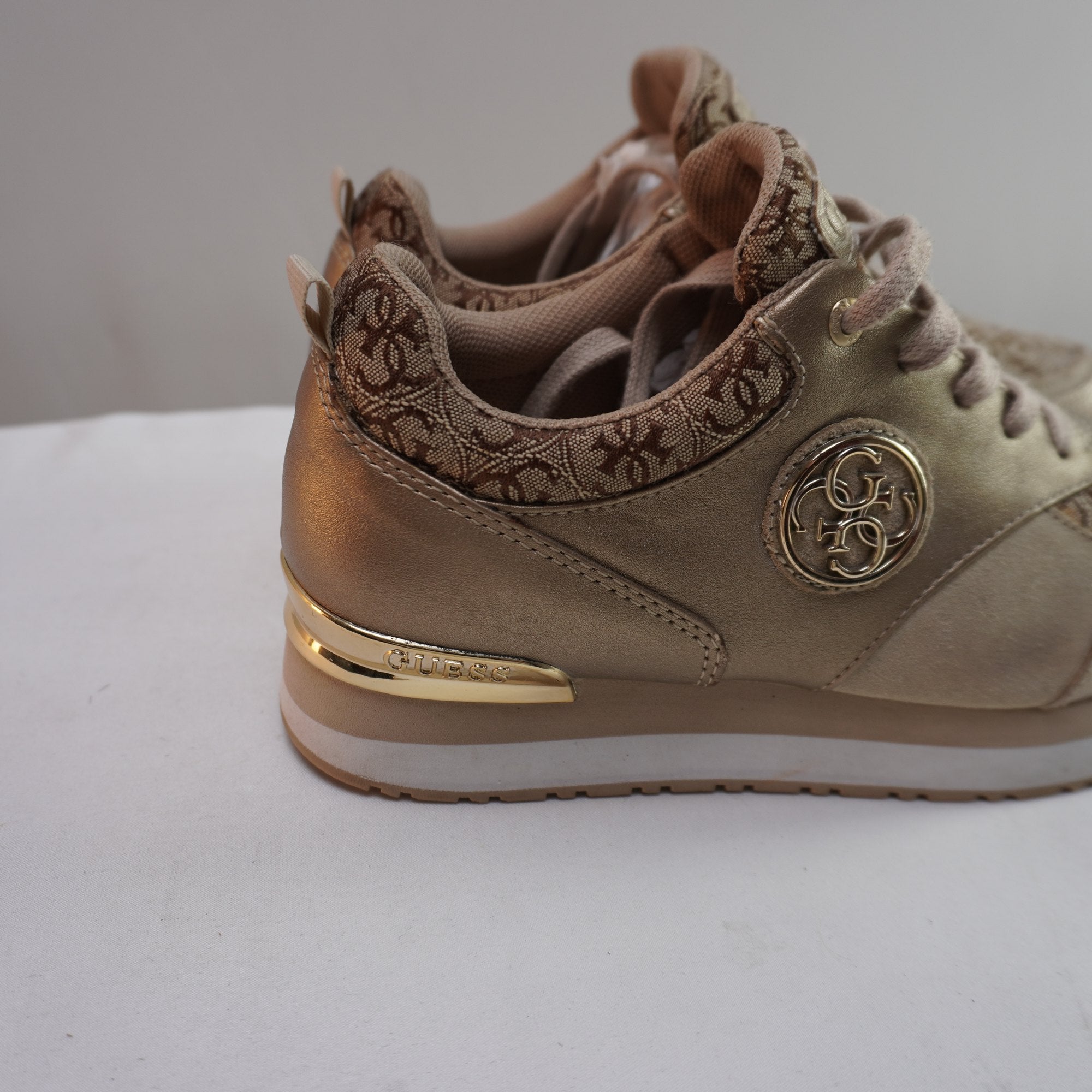 Zapatillas Guess para Mujer Usadas - Dorado, 37