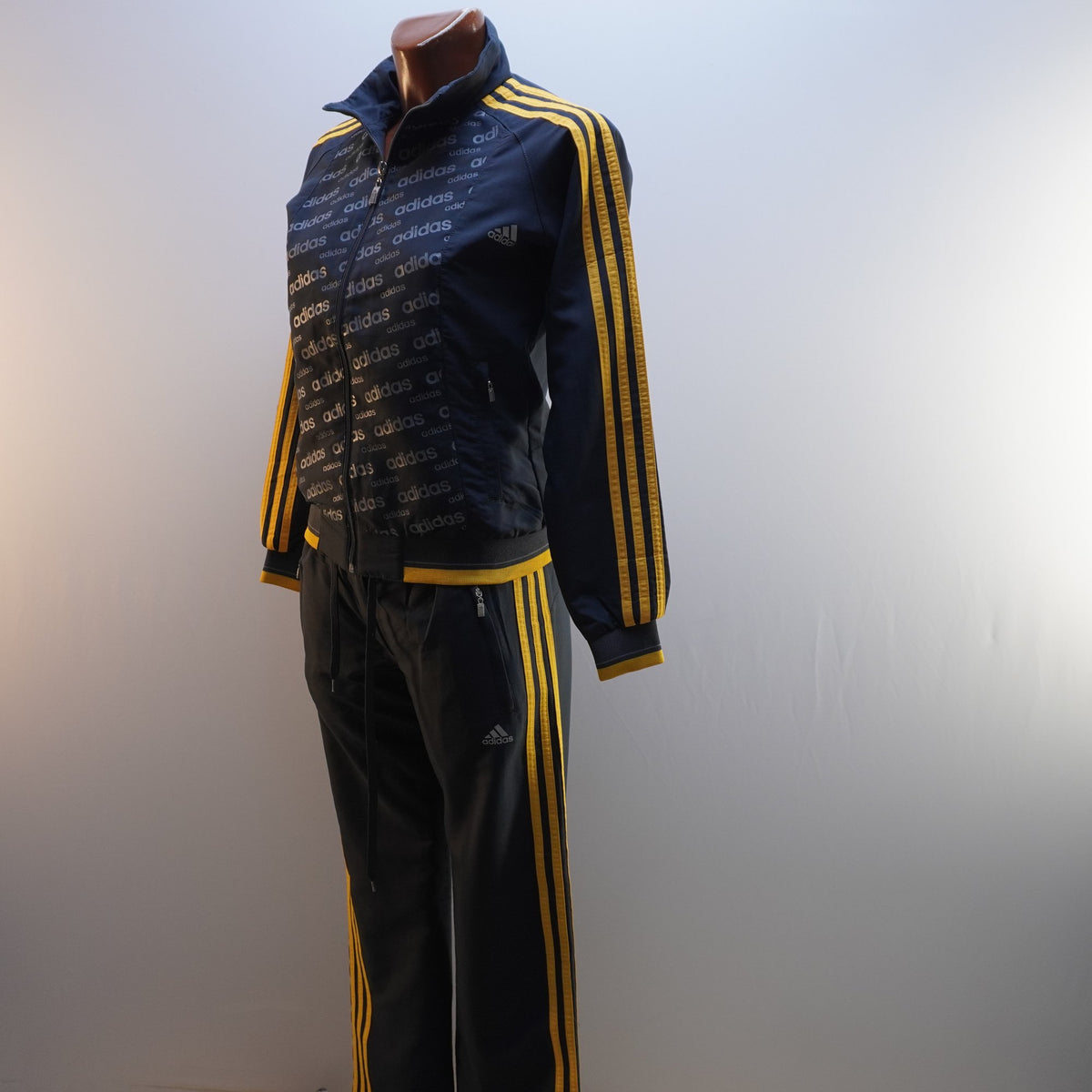 Sudadera con Capucha Adidas para Mujer - Negra, S (Usada en Muy Buen Estado)