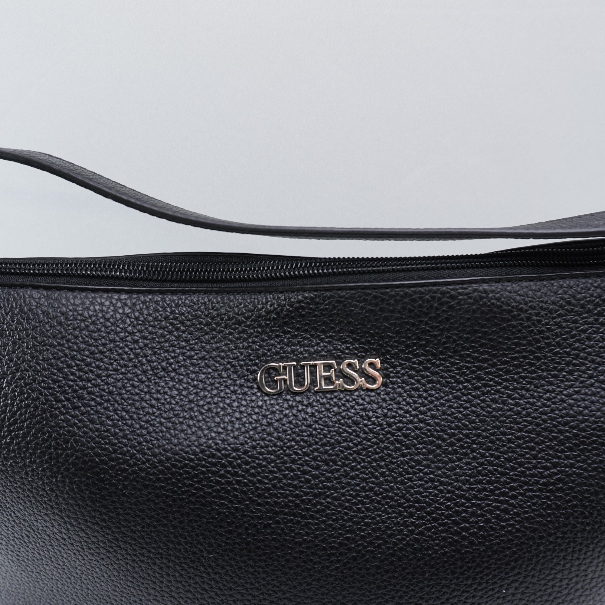 Bolso Baguette Guess para Mujer Usado - Negro en Muy Buen Estado