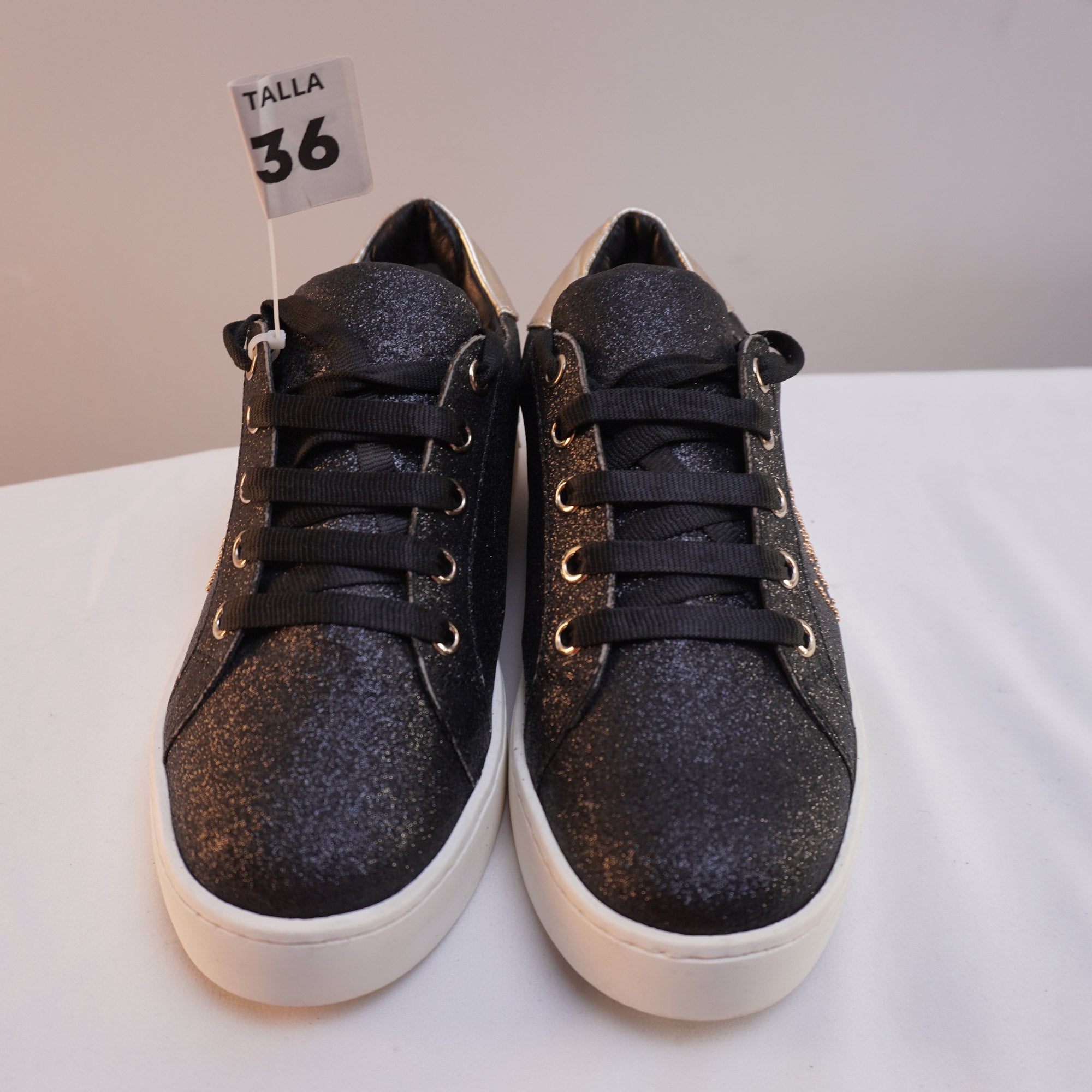 Zapatillas Moschino para Mujer Usadas - Negros, Talla 36