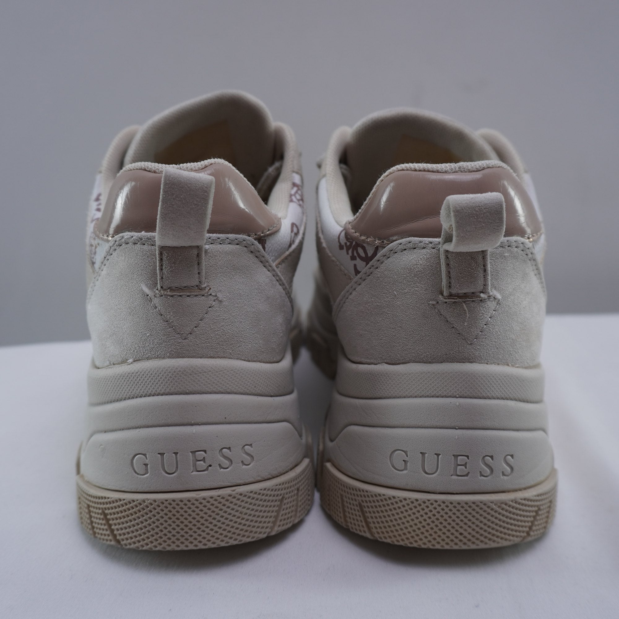 Zapatillas Guess para Mujer Usadas - Blancas, Talla 38