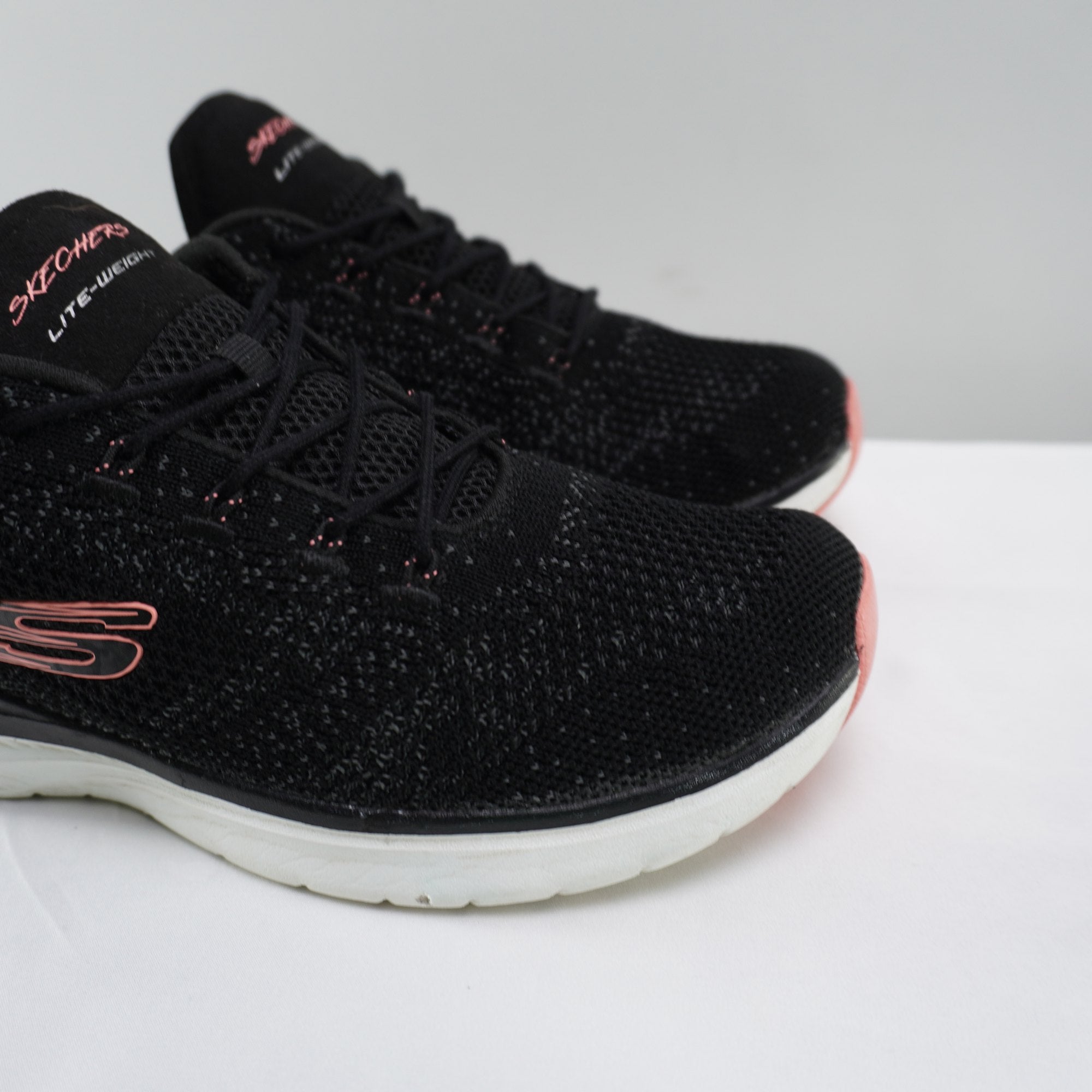 Zapatillas Skechers para Mujer Usadas - Negro, Talla 38