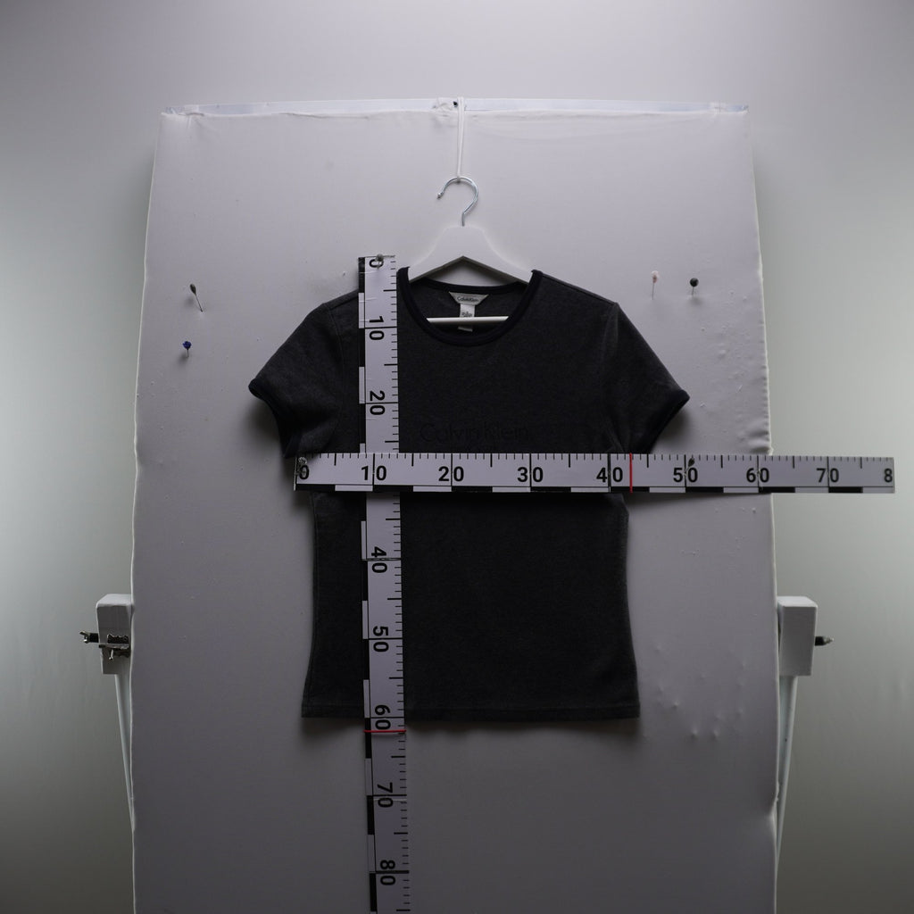 Camiseta de Manga Corta Calvin Klein para Mujer Usada - Gris, S