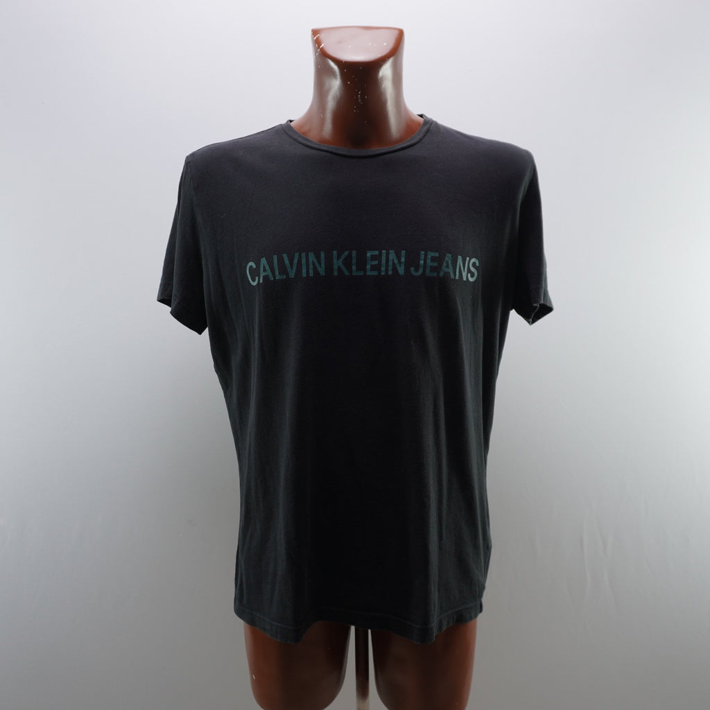 Camiseta de Manga Corta Calvin Klein para Mujer Usada - Negra, XL
