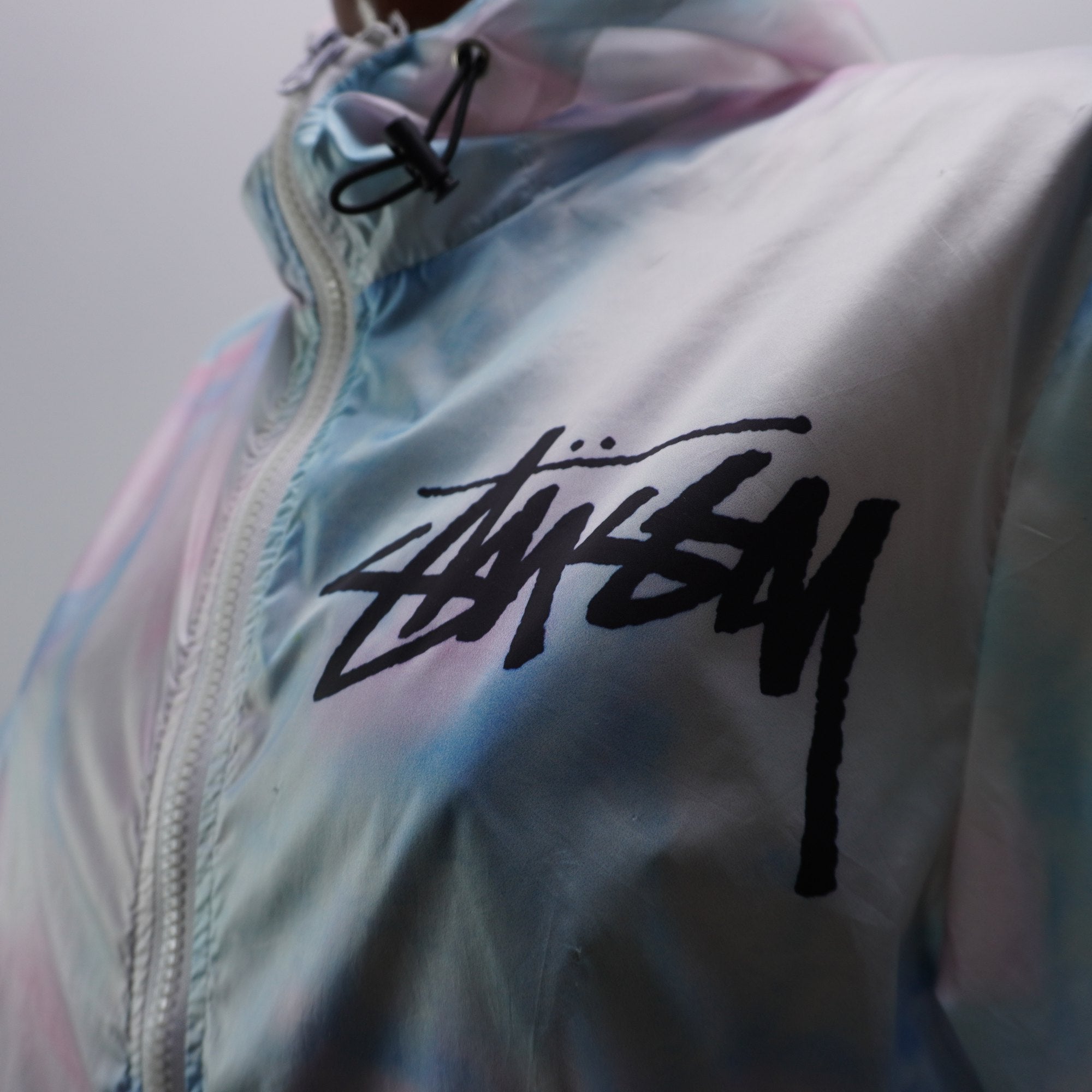 Chaqueta Deportiva Stussy para Mujer - Multicolor, S (Usada, Muy Buen Estado)