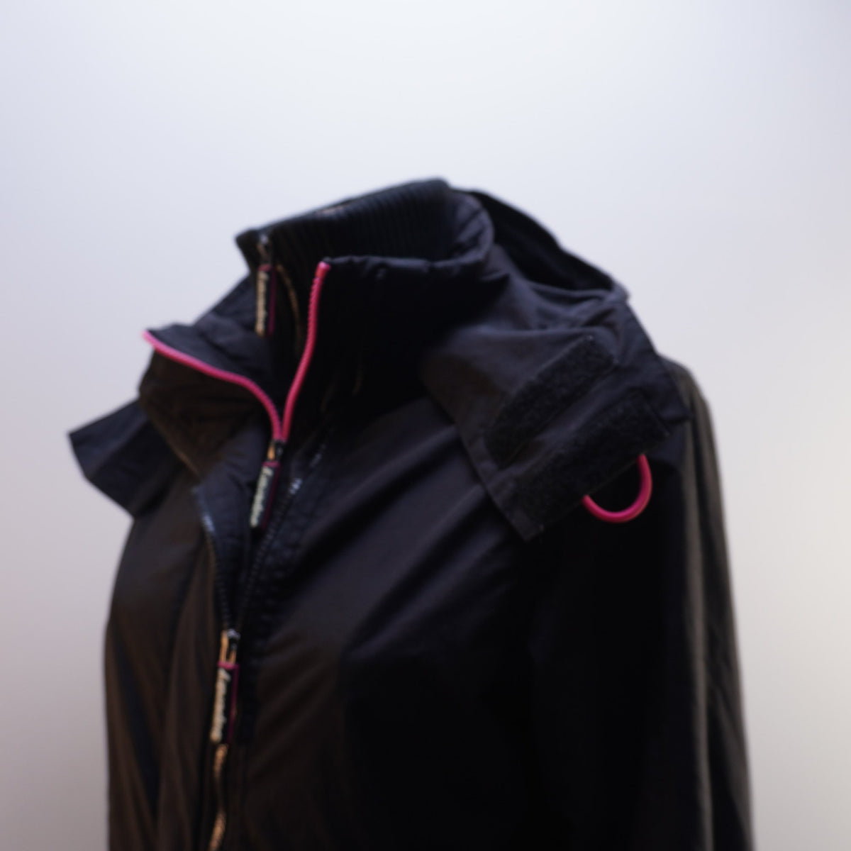 Parka Superdry para Mujer Usada - Negra, M