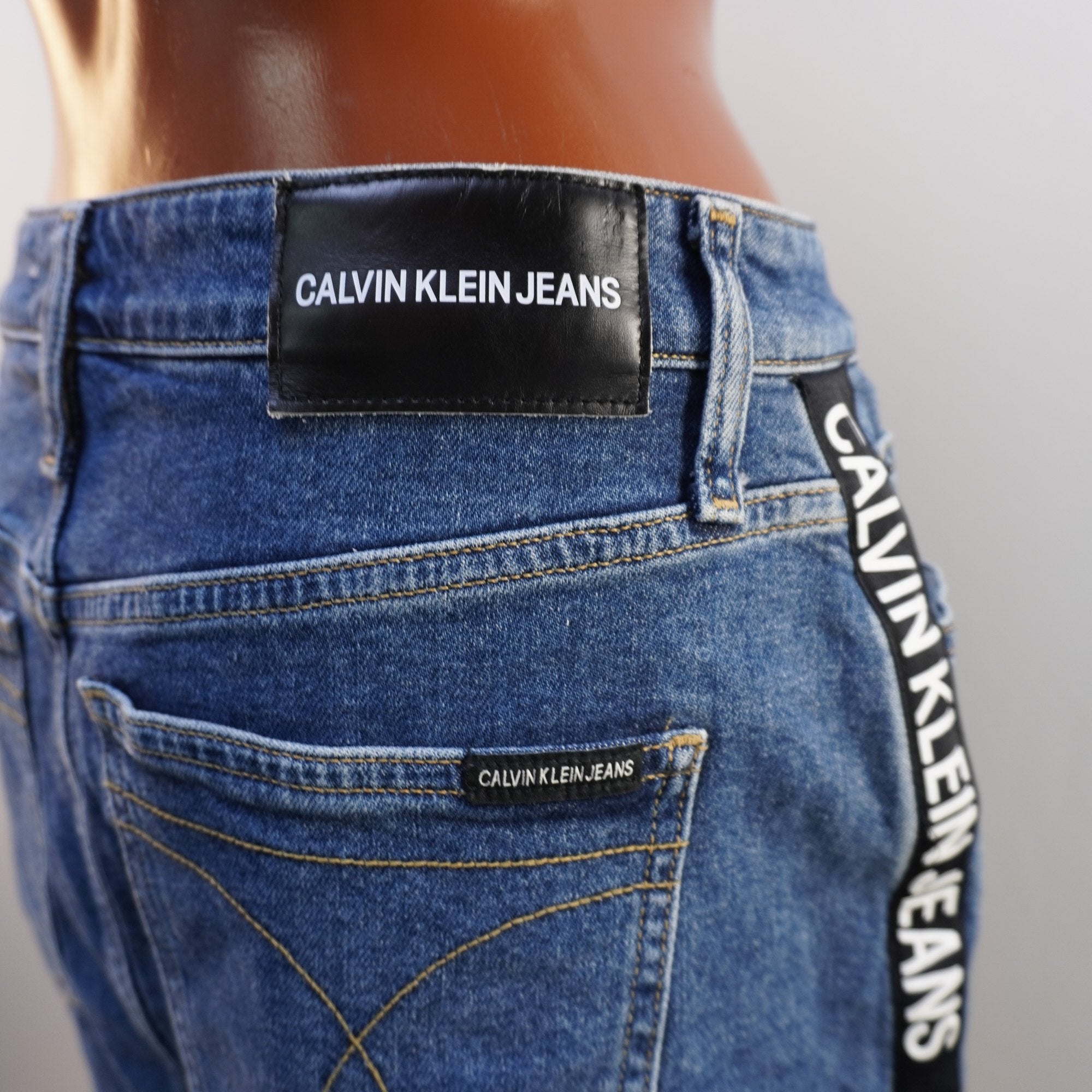 Falda Calvin Klein para Mujer Usada - Azul, Muy Buena Condición