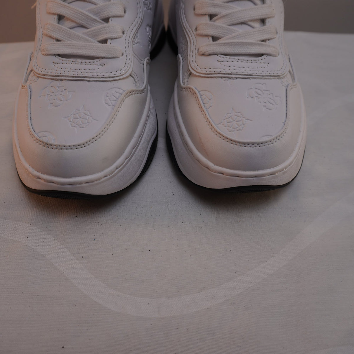 Zapatillas Guess para Mujer Nuevas - Blancas, Talla 38