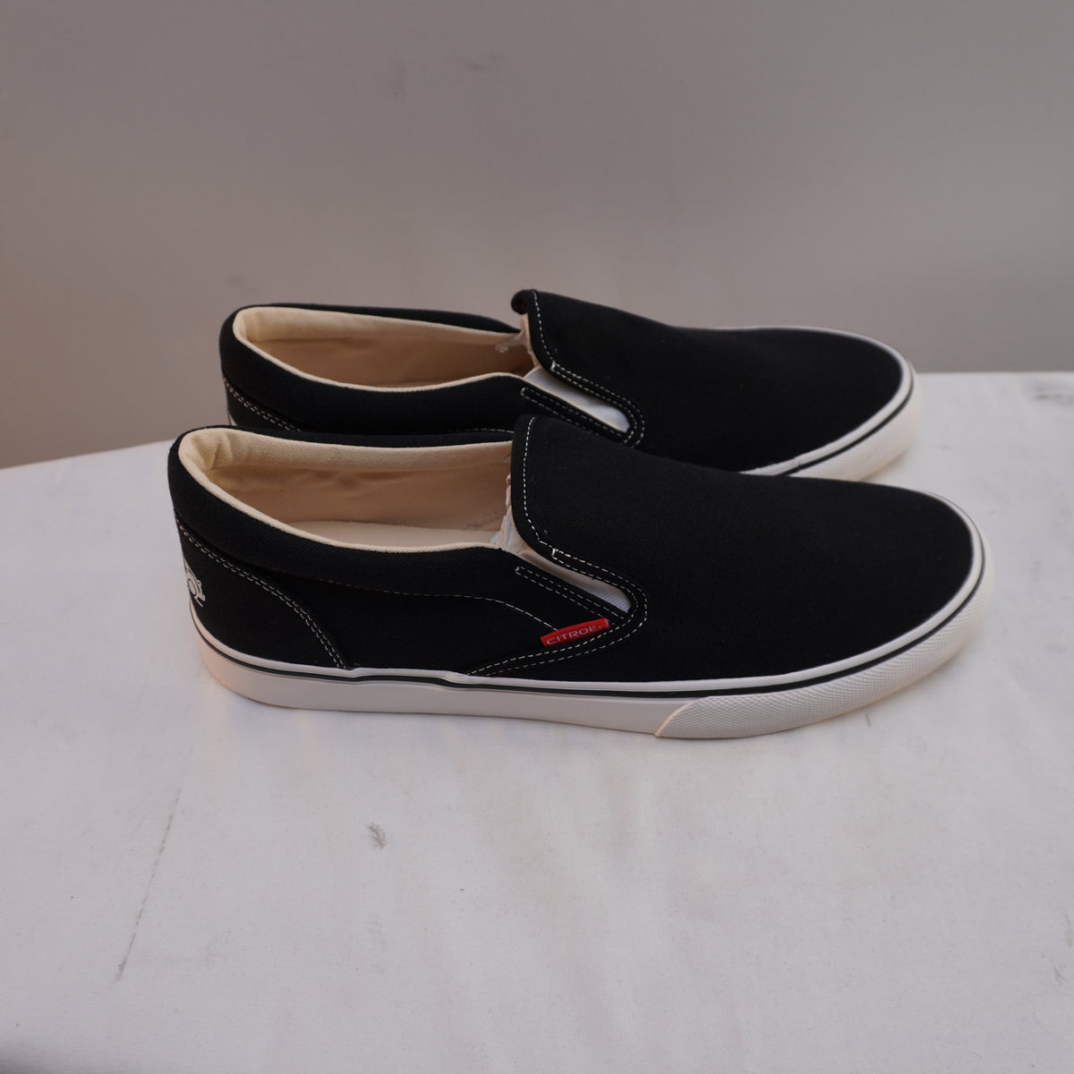 Zapatillas Citroën para Hombre Usadas - Negros, Talla 45