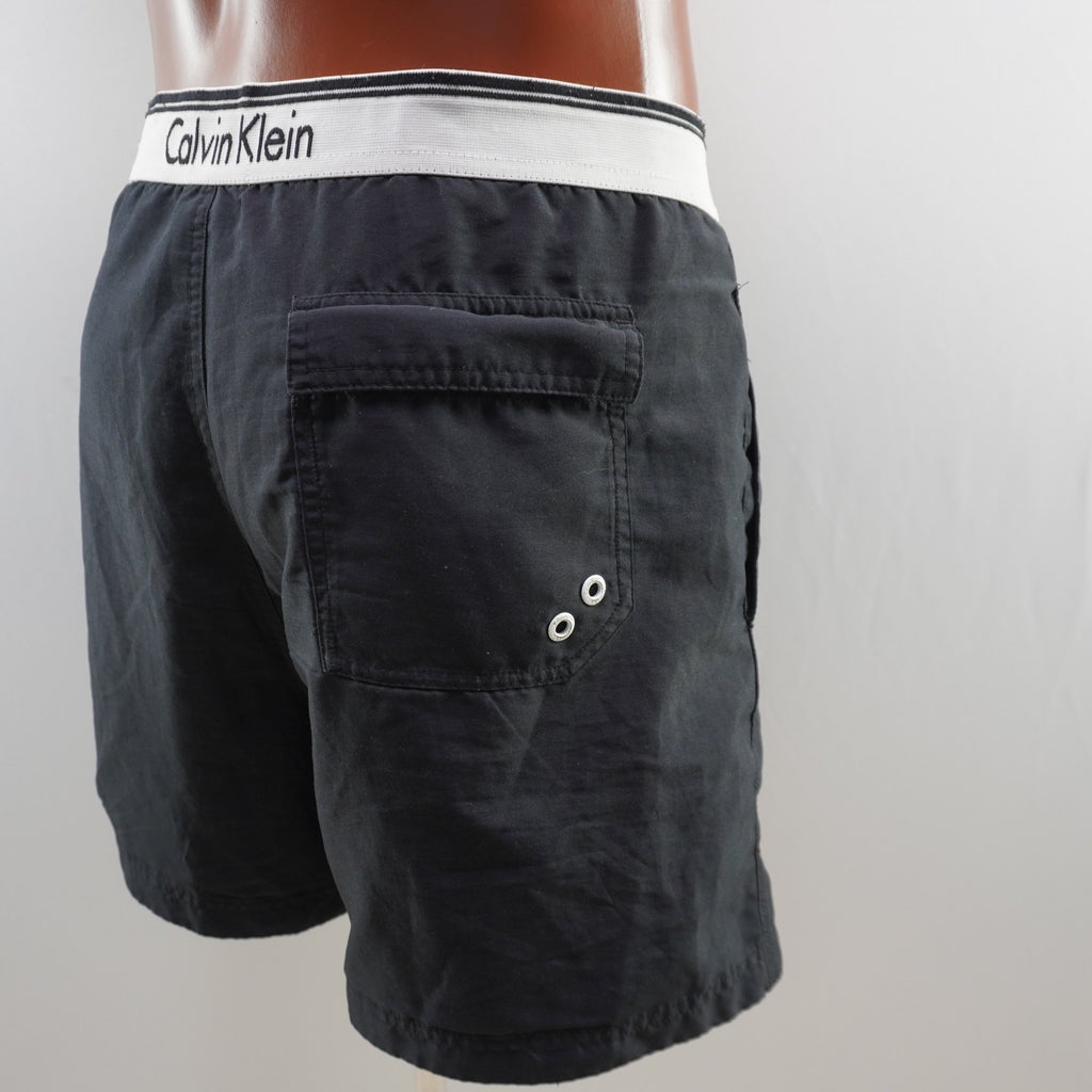 Bermudas Calvin Klein para Hombre Usadas - Negro, XL