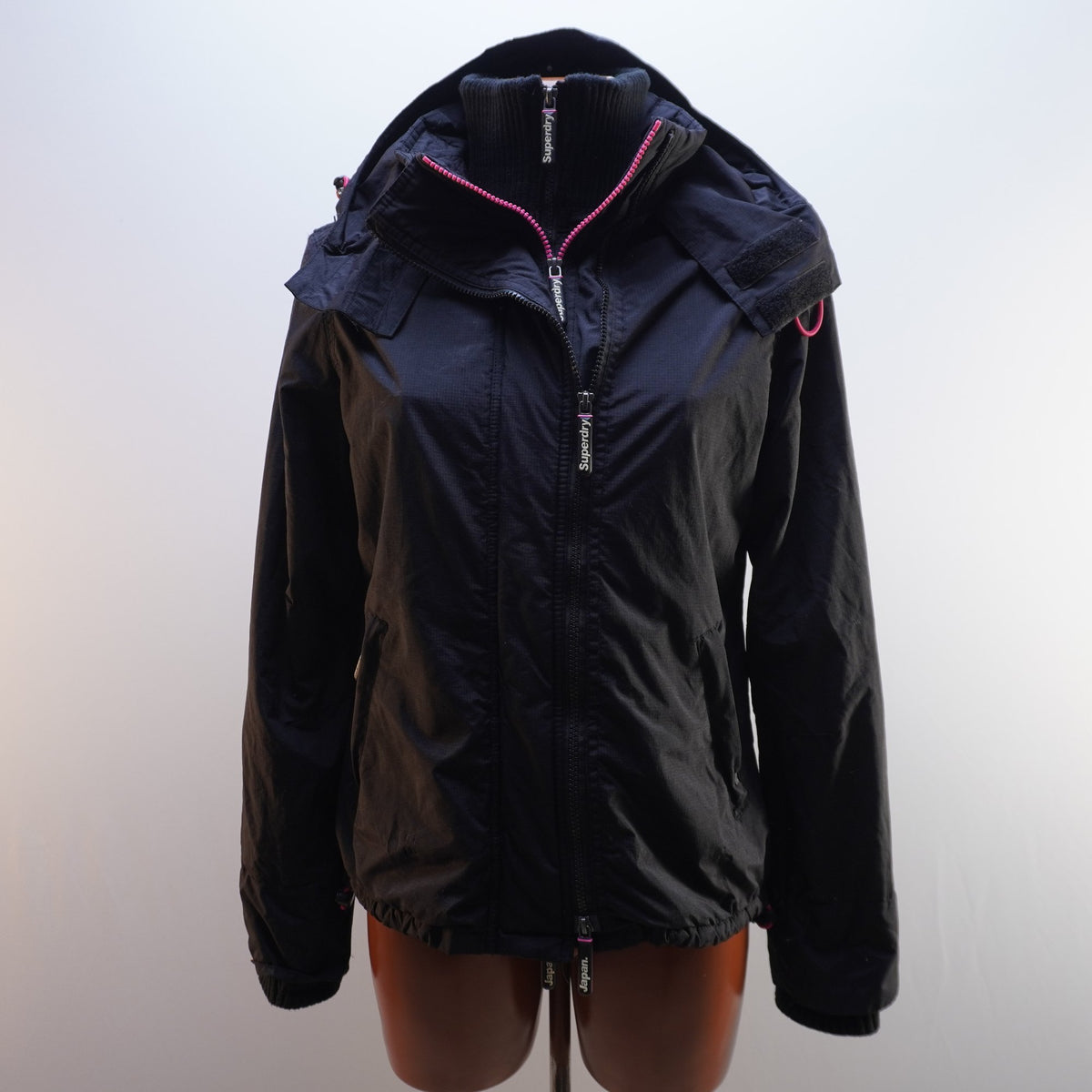 Parka Superdry para Mujer Usada - Negra, M