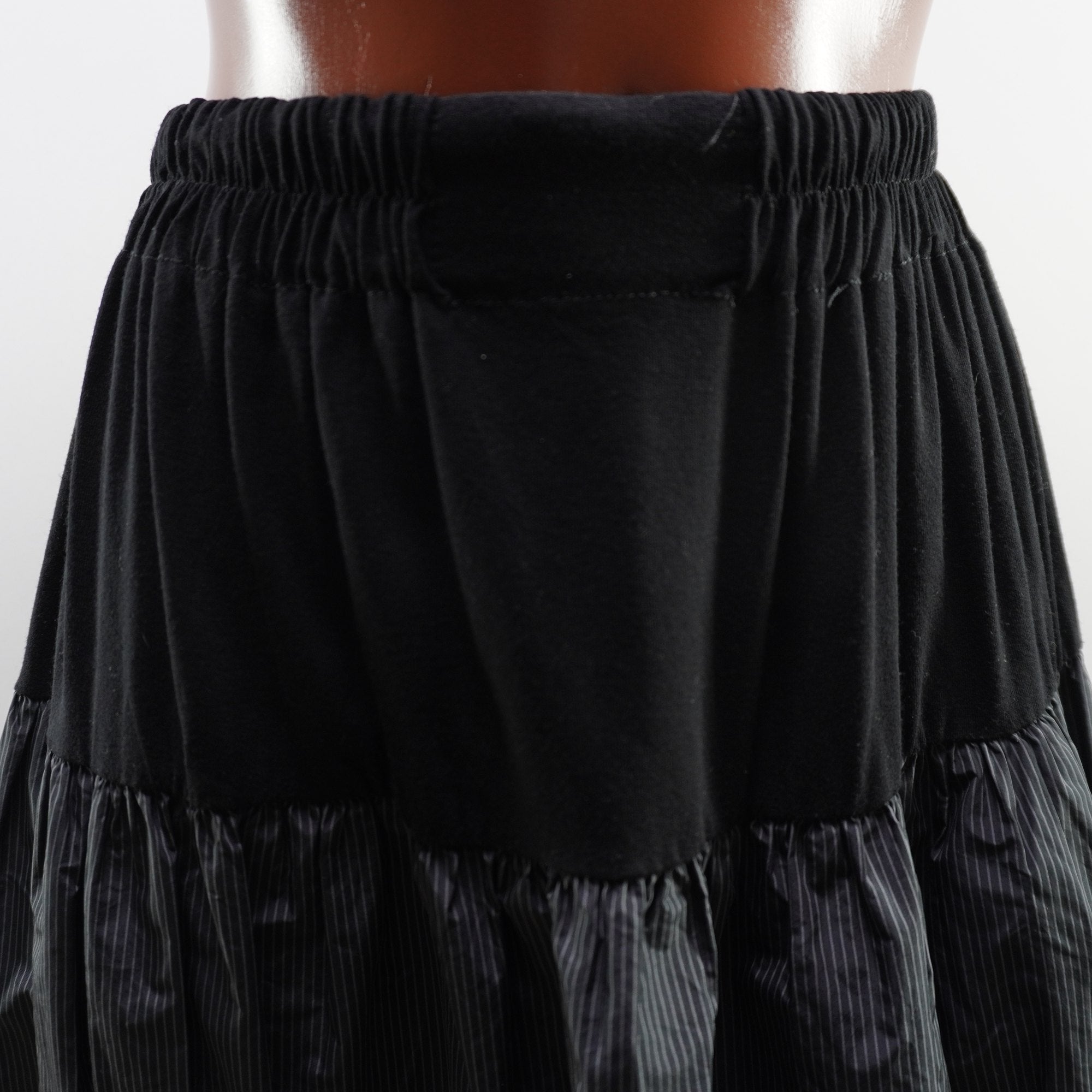 Falda Escalera para Mujer Usada - Negra, XL