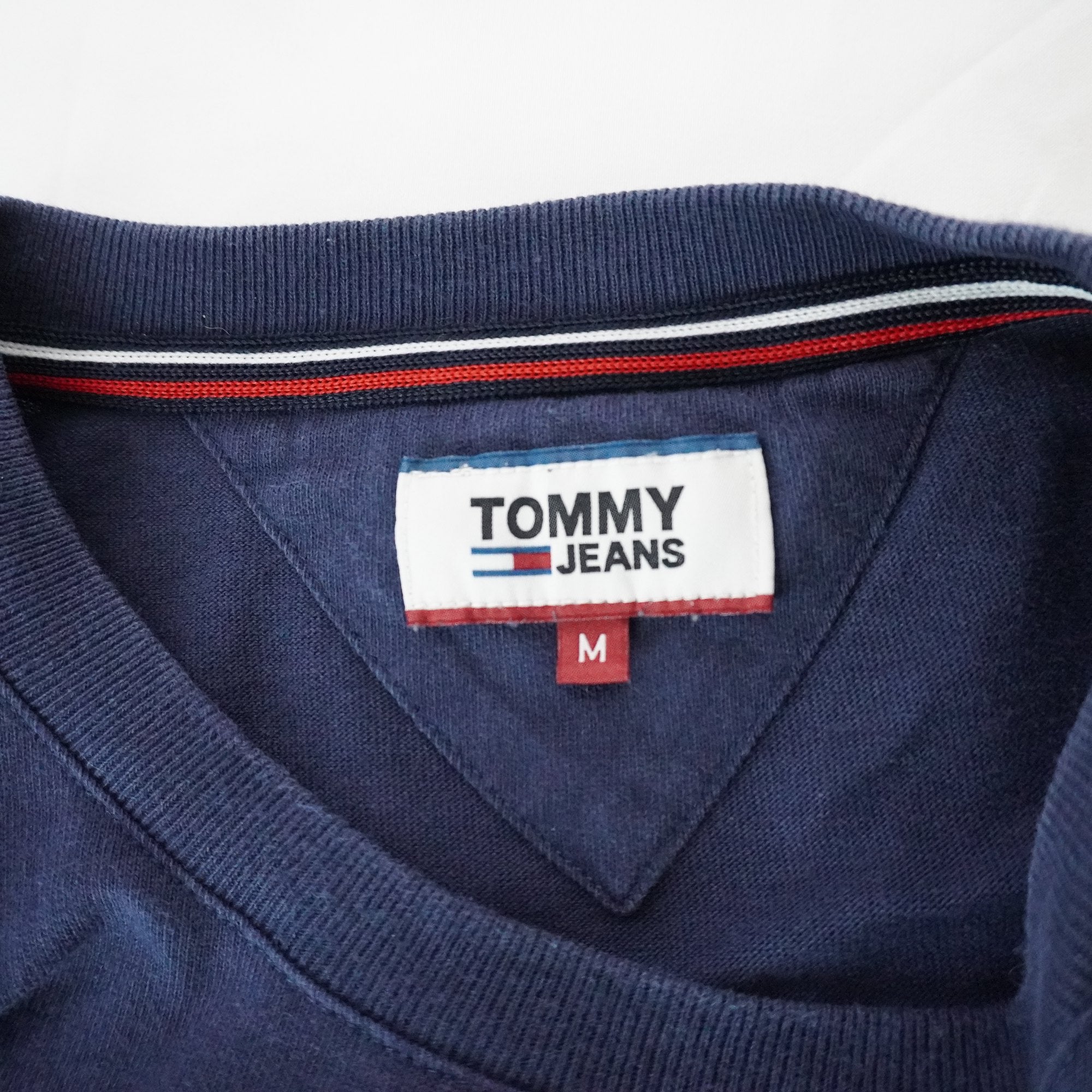 Camiseta de Manga Corta Tommy Hilfiger para Hombre - Azul Marino, Mediano (M), Usada en Muy Buen Estado