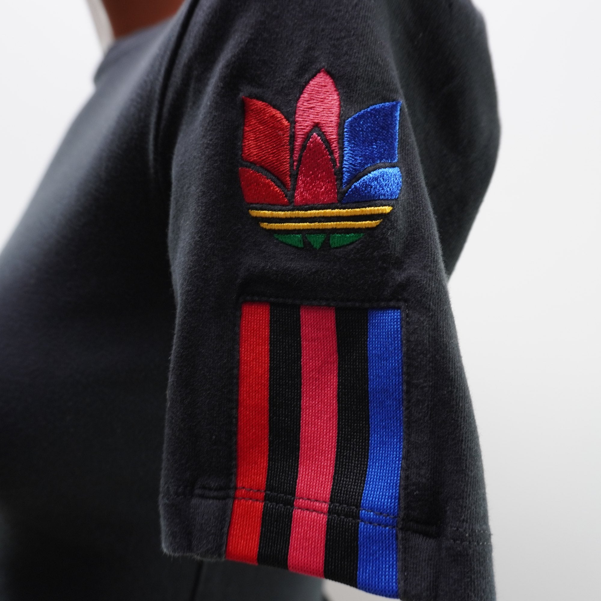 Camiseta de Manga Corta Adidas para Mujer - Negro, Talla 36, Usada en Muy Buen Estado