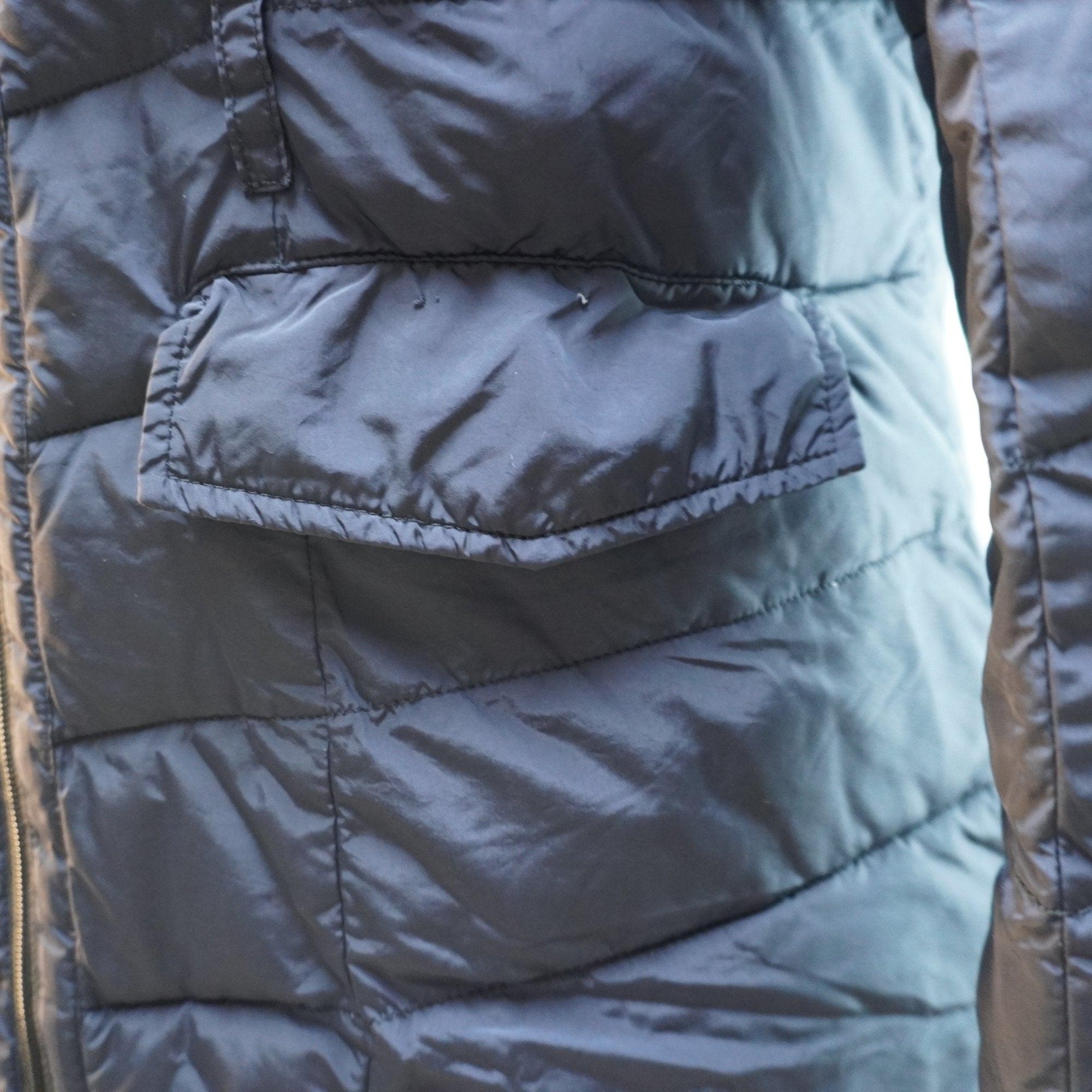 Parka Guess para Mujer Usada - Negra, L