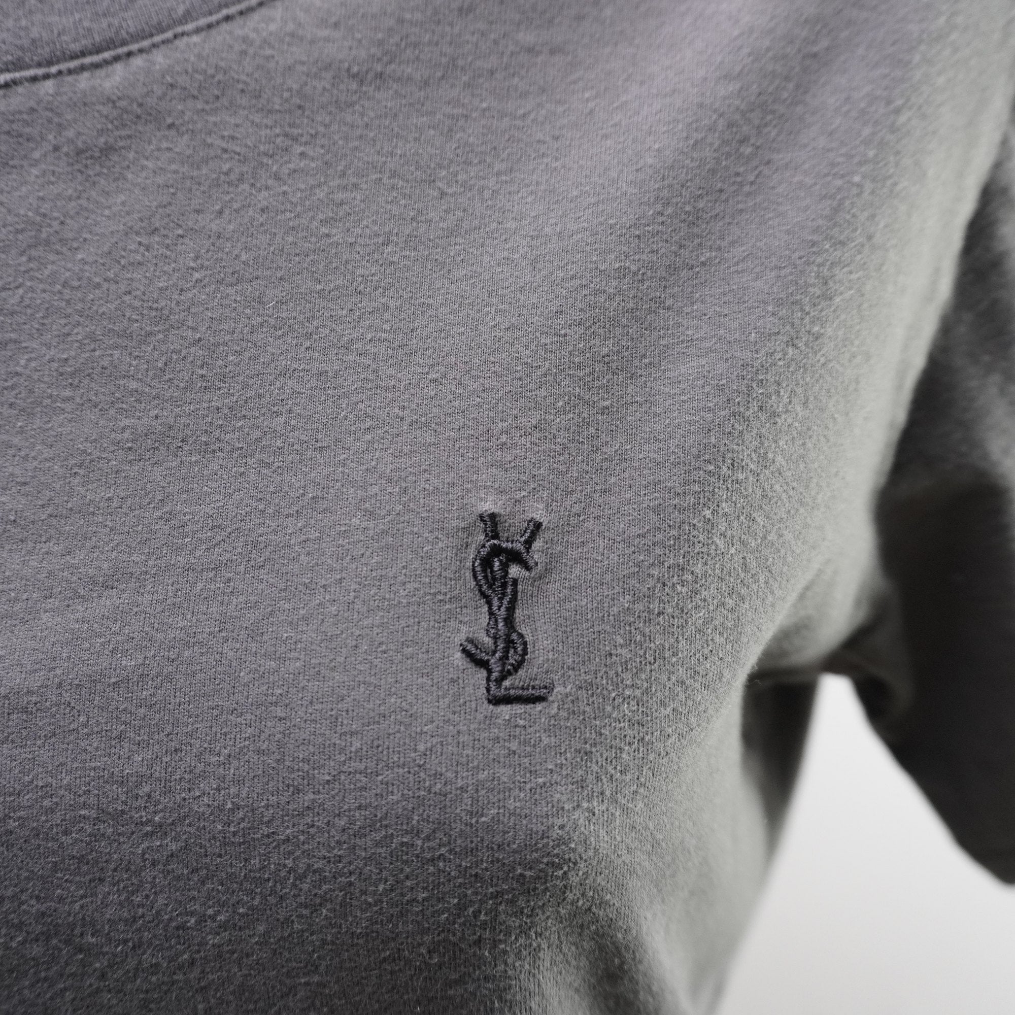 Camiseta de Manga Corta Yves Saint Laurent para Mujer - Gris, M, Usada en Muy Buen Estado