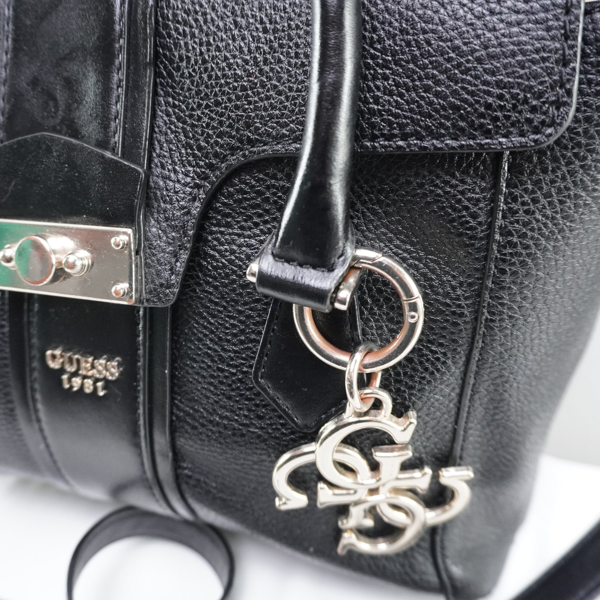 Bolso Baguette Guess para Mujeres Usado - Muy Buen Estado