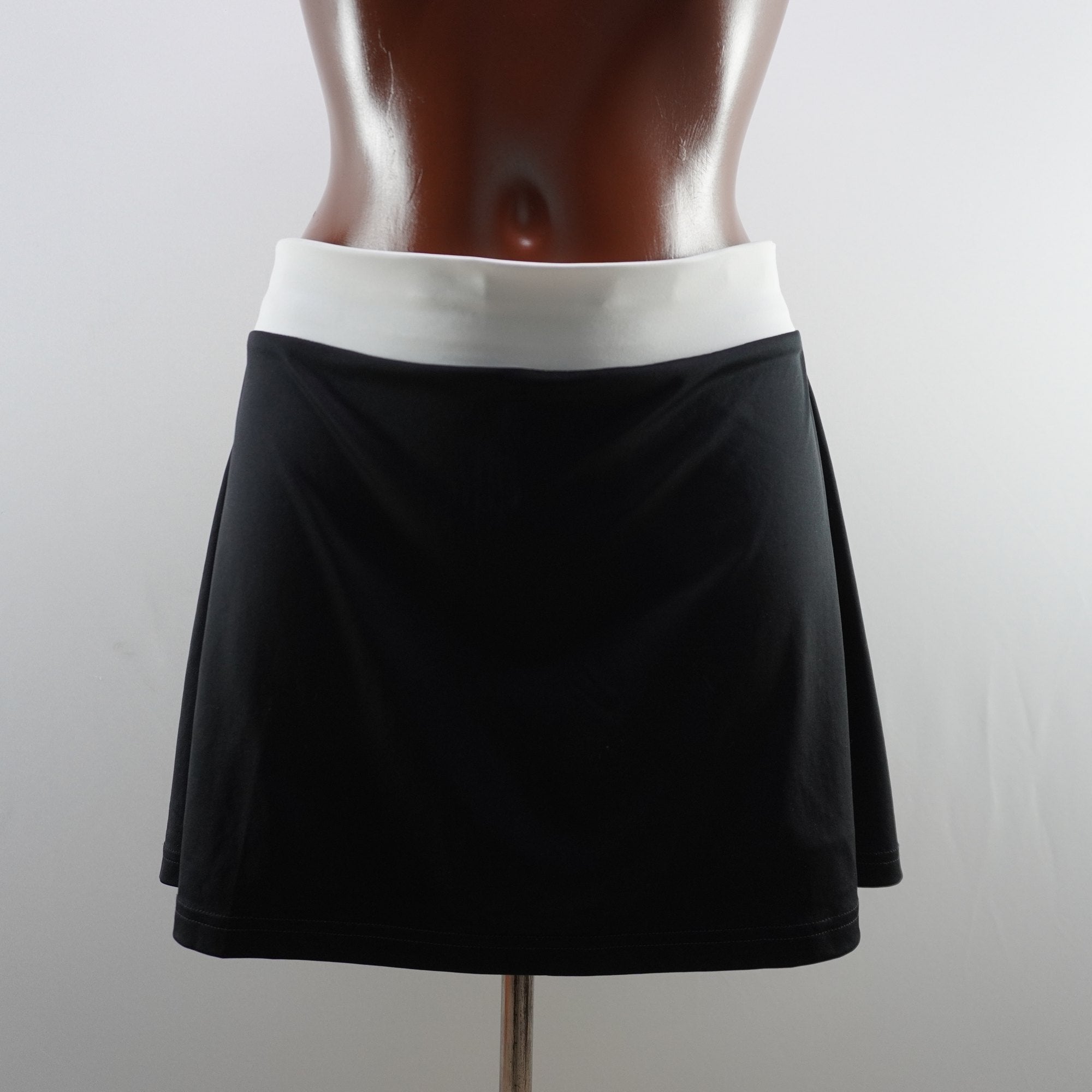 Falda Adidas para Mujer Usada - Negra, L