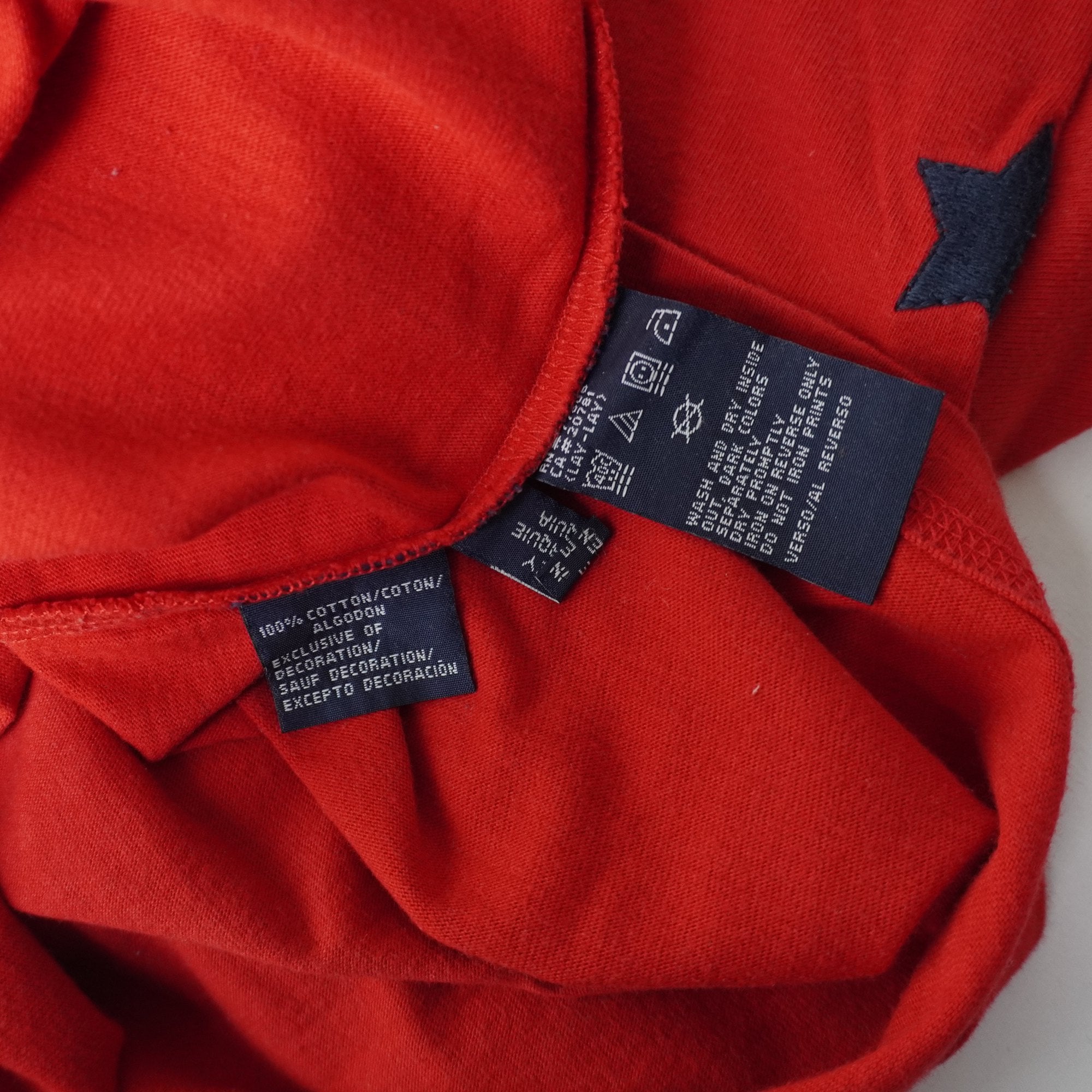 Camiseta de Manga Corta Tommy Hilfiger para Hombre - Roja, L, Usada en Muy Buen Estado