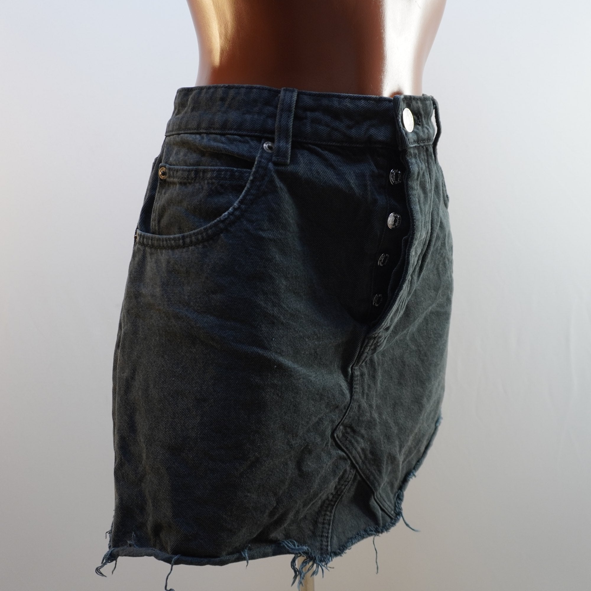 Falda Zara para Mujer Usada - Negra, L