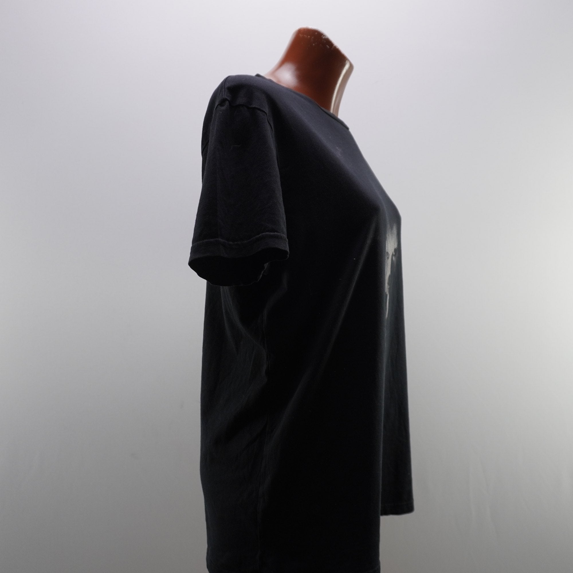 Camiseta de Manga Corta Absolute Cult para Hombre - Negra, L (Usada en Muy Buen Estado)