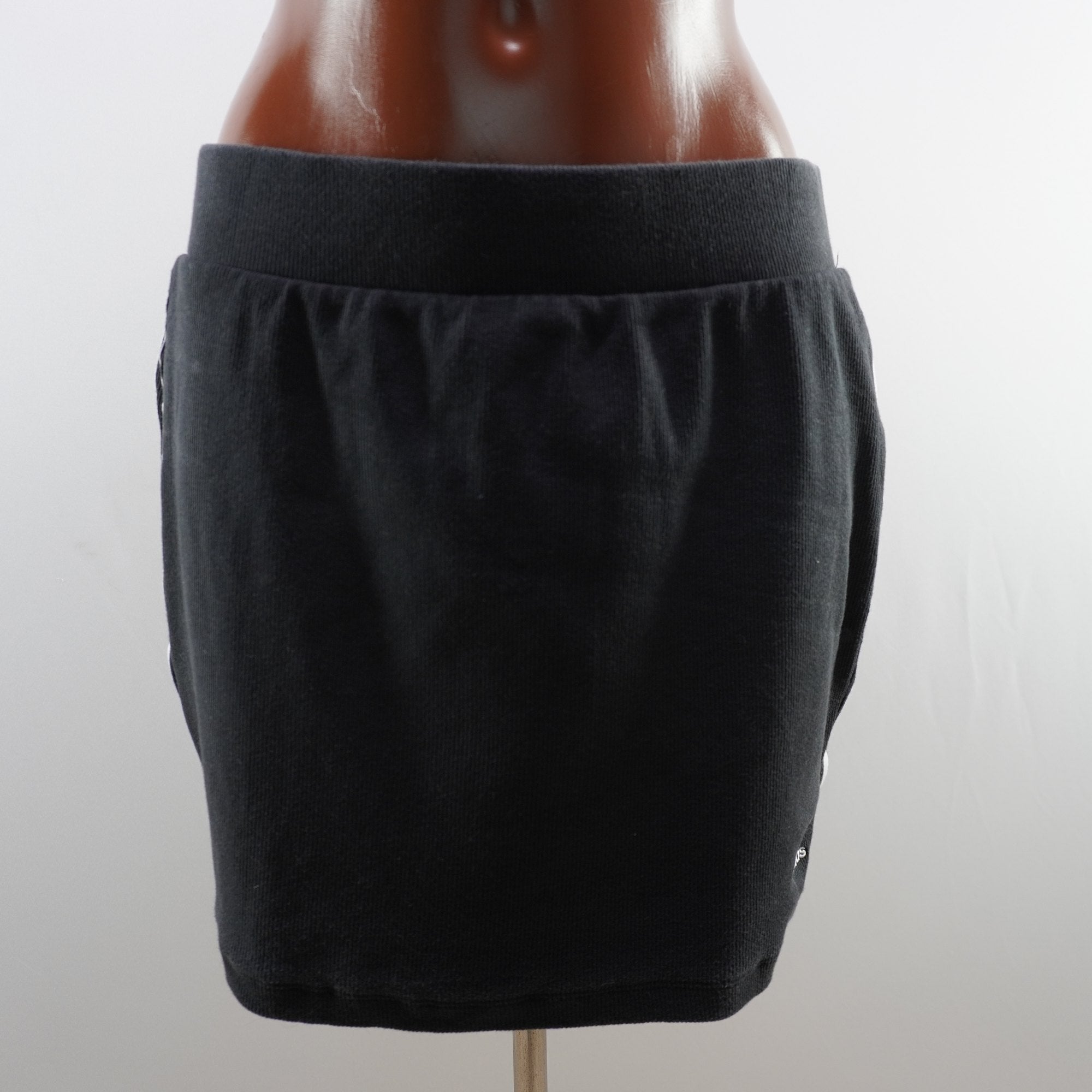 Falda Adidas para Mujer Usada - Negra, M