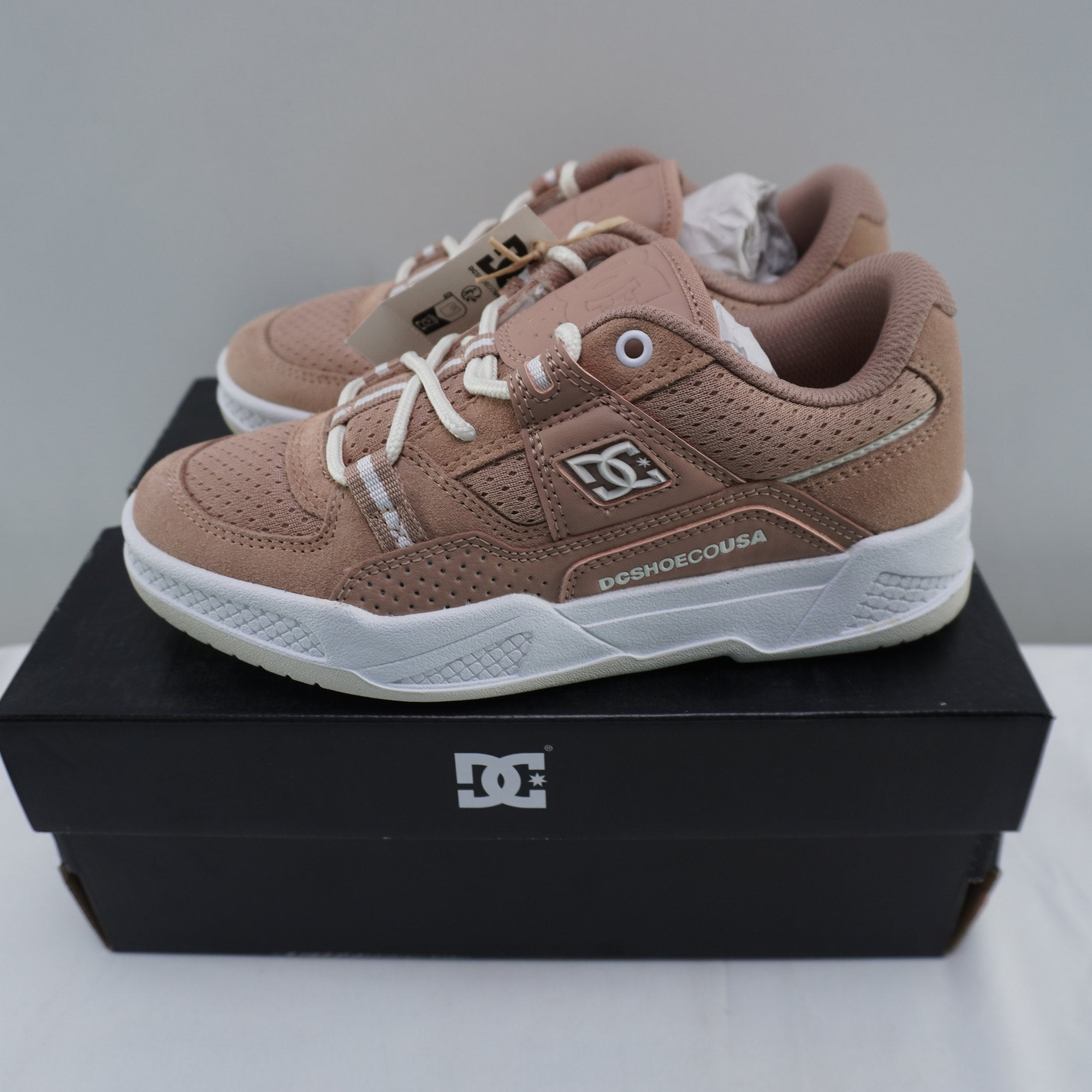 Zapatillas DC Shoes para Mujer Usadas - Beige, Talla 36