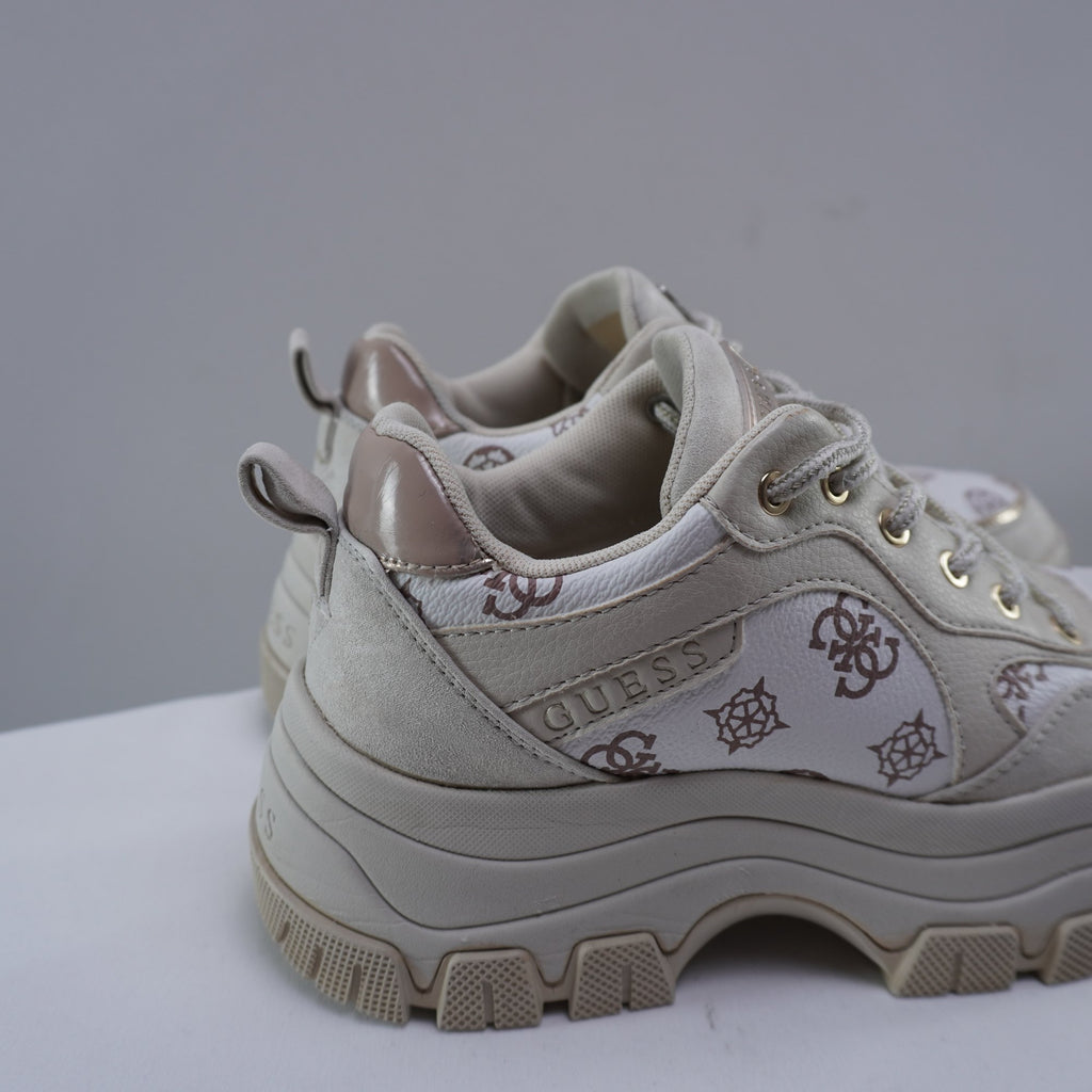 Zapatillas Guess para Mujer Usadas - Blancas, Talla 38