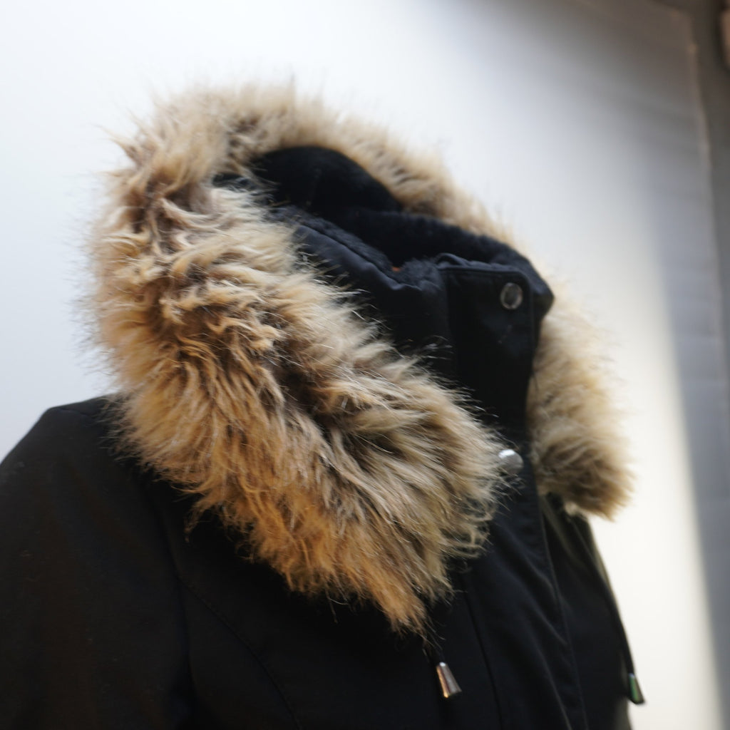 Parka Zara para Mujer Usada - Negra, XS