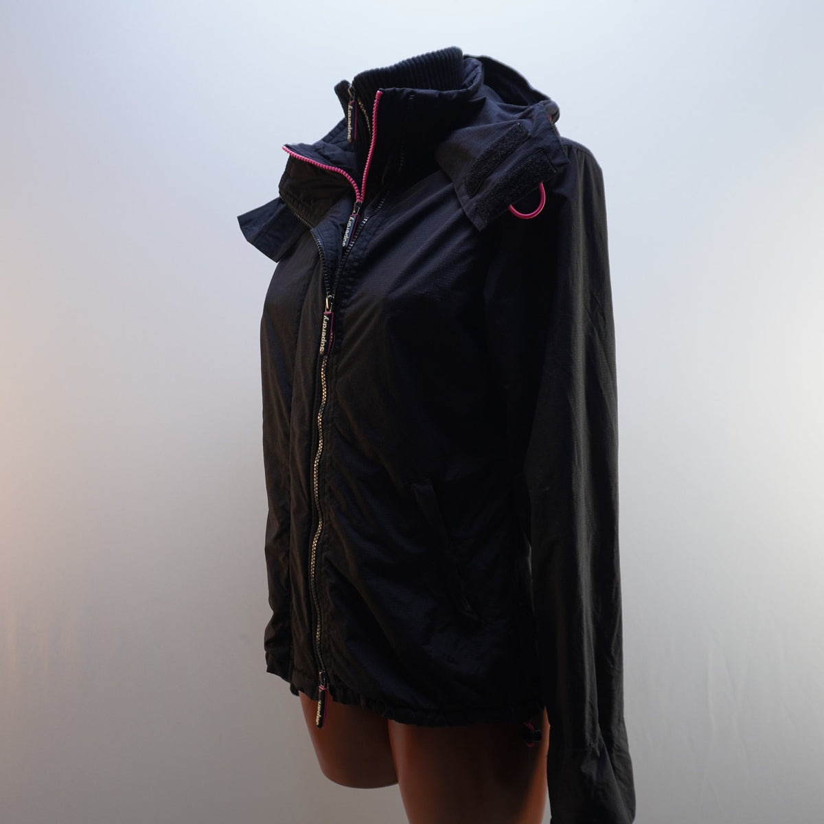 Parka Superdry para Mujer Usada - Negra, M
