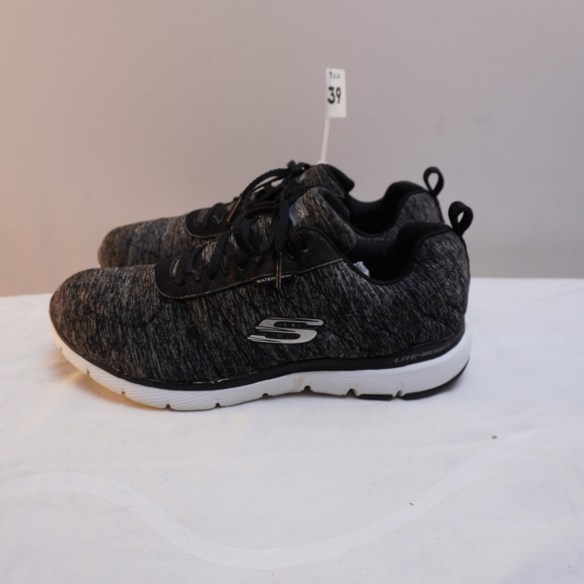 Zapatillas Skechers para Mujer Usadas - Gris, Talla 39