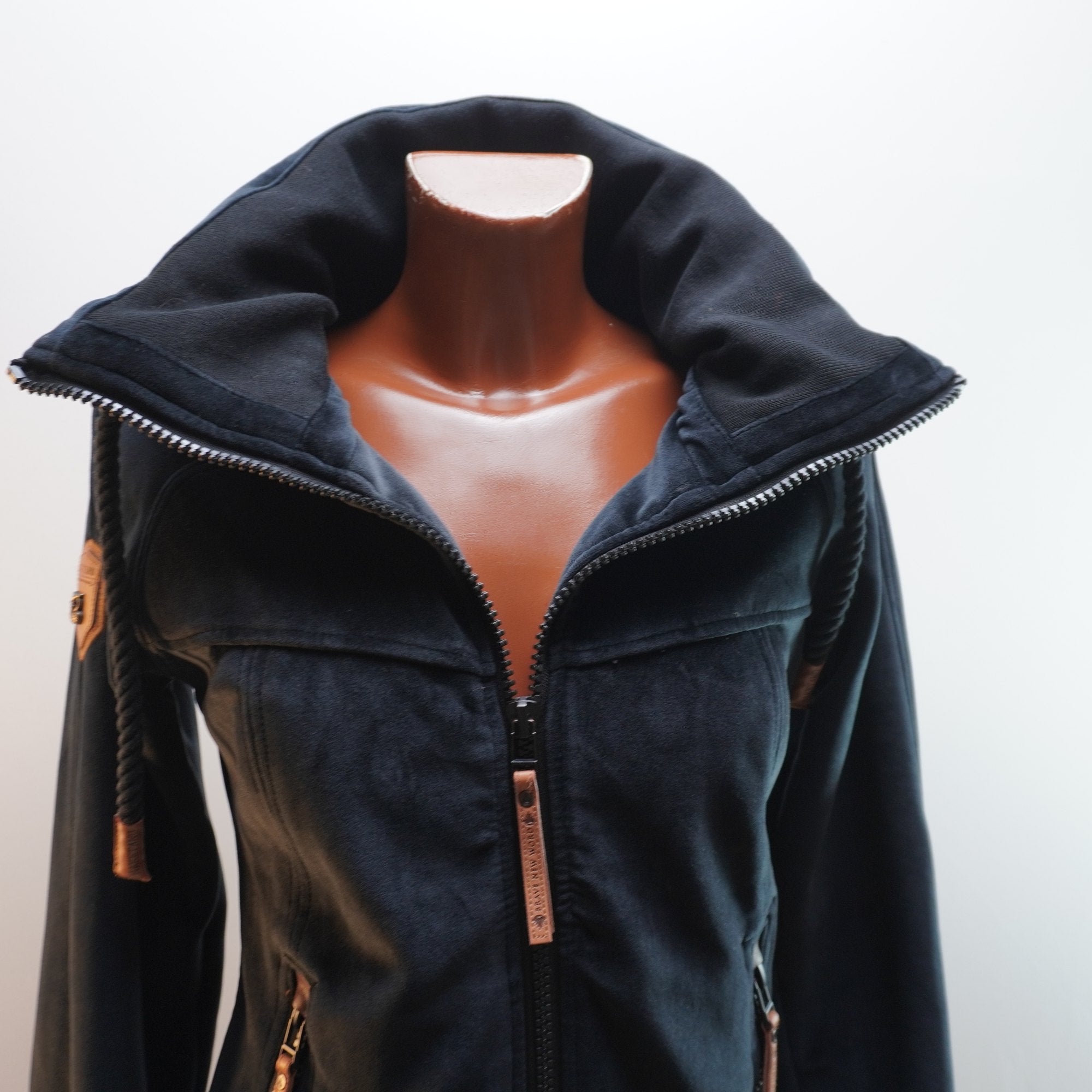 Parka Naketano para Mujer Usada - Mediana, Muy Buena Condición