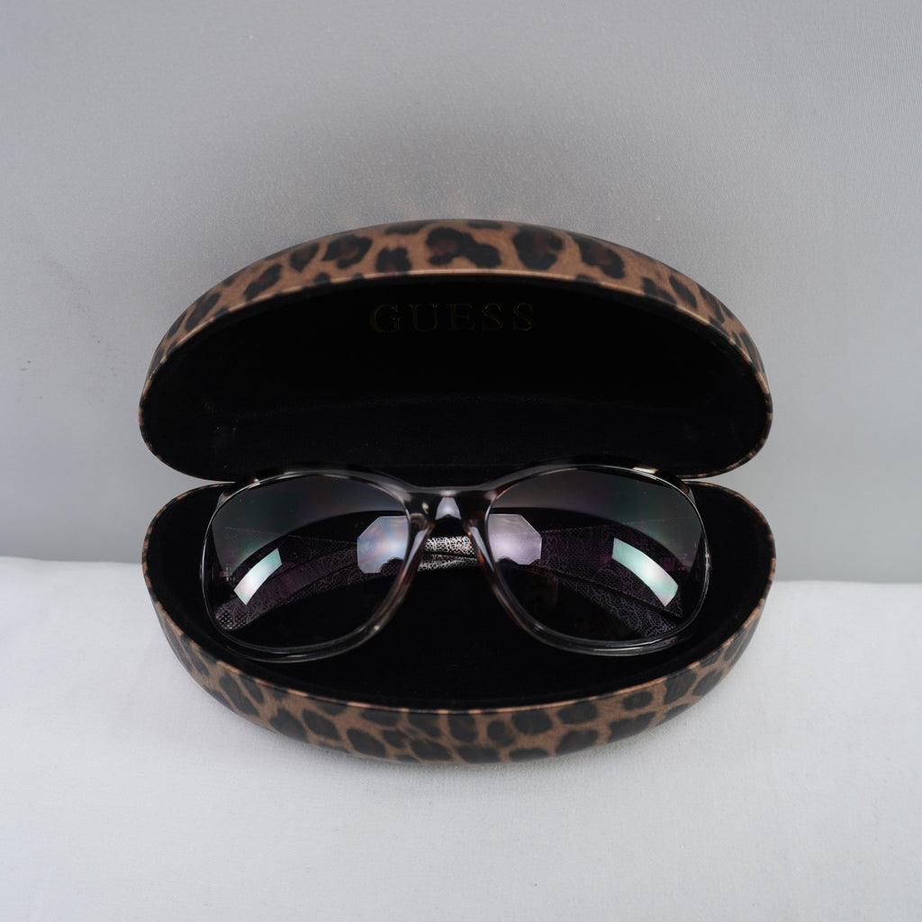Gafas de Sol Guess para Mujeres Usadas - Marrón, Muy Buen Estado
