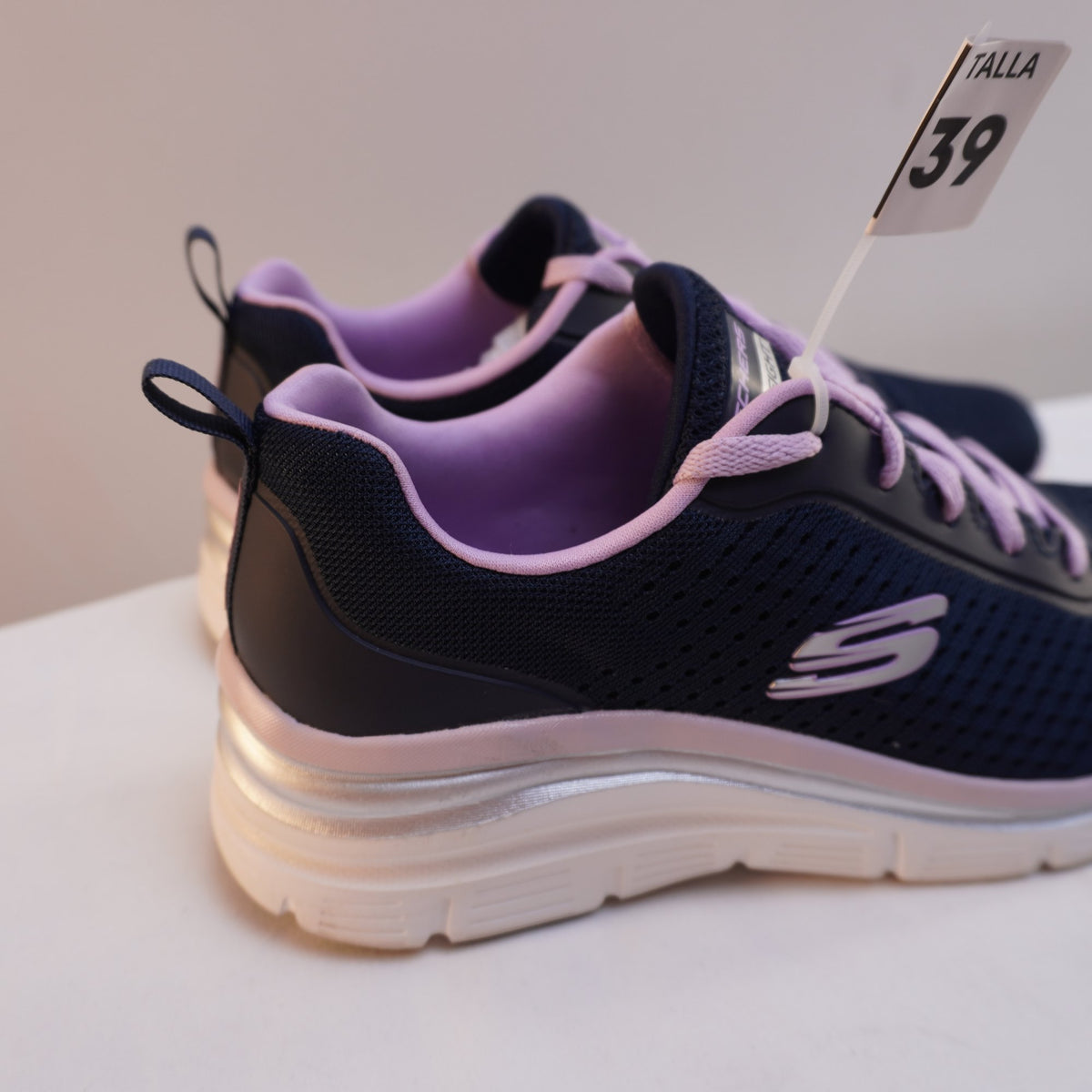 Zapatillas Skechers para Mujer Usadas - Azul Marino, Talla 39