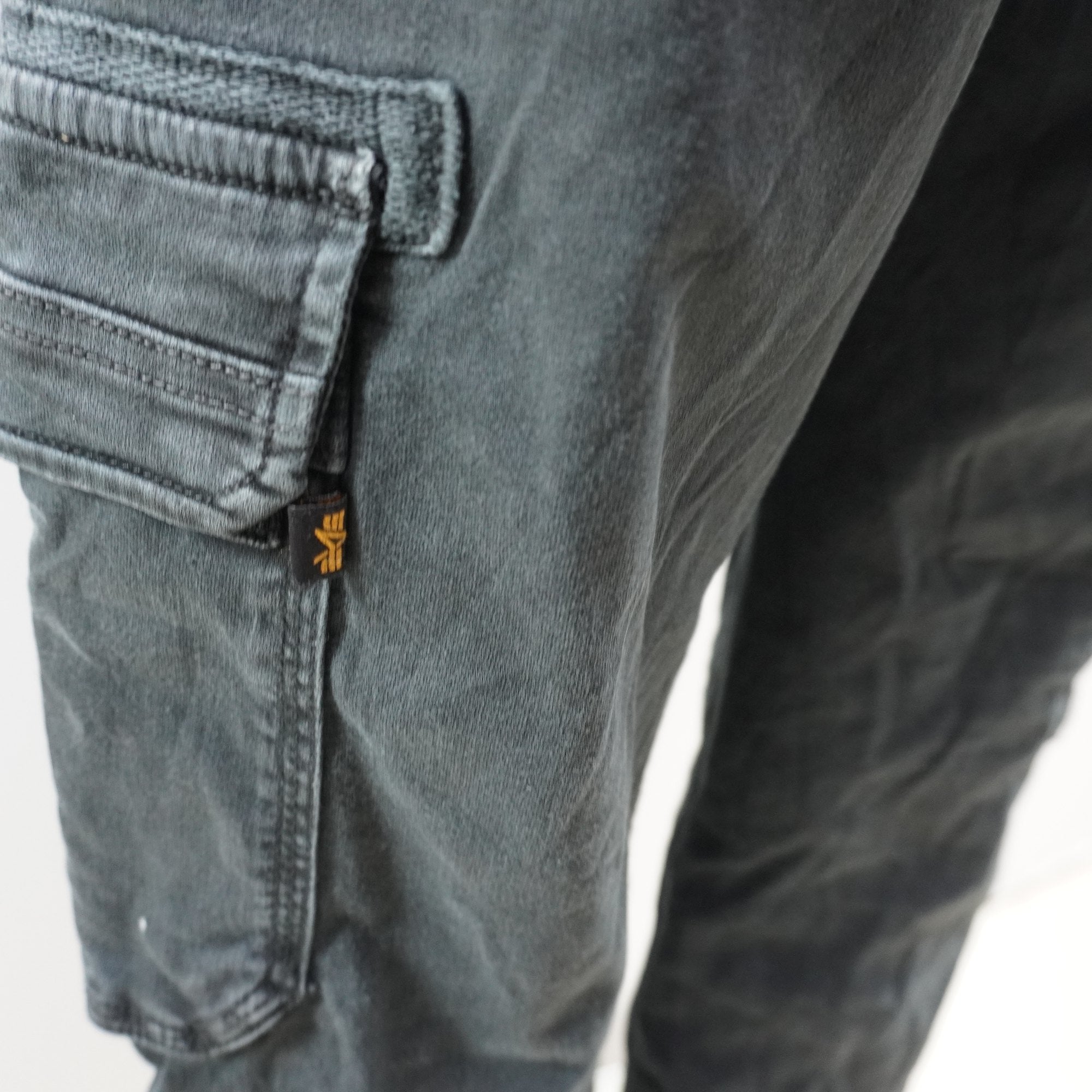 Pantalones para Correr Alpha Industries para Hombre - Negros, L, Usados en Muy Buen Estado